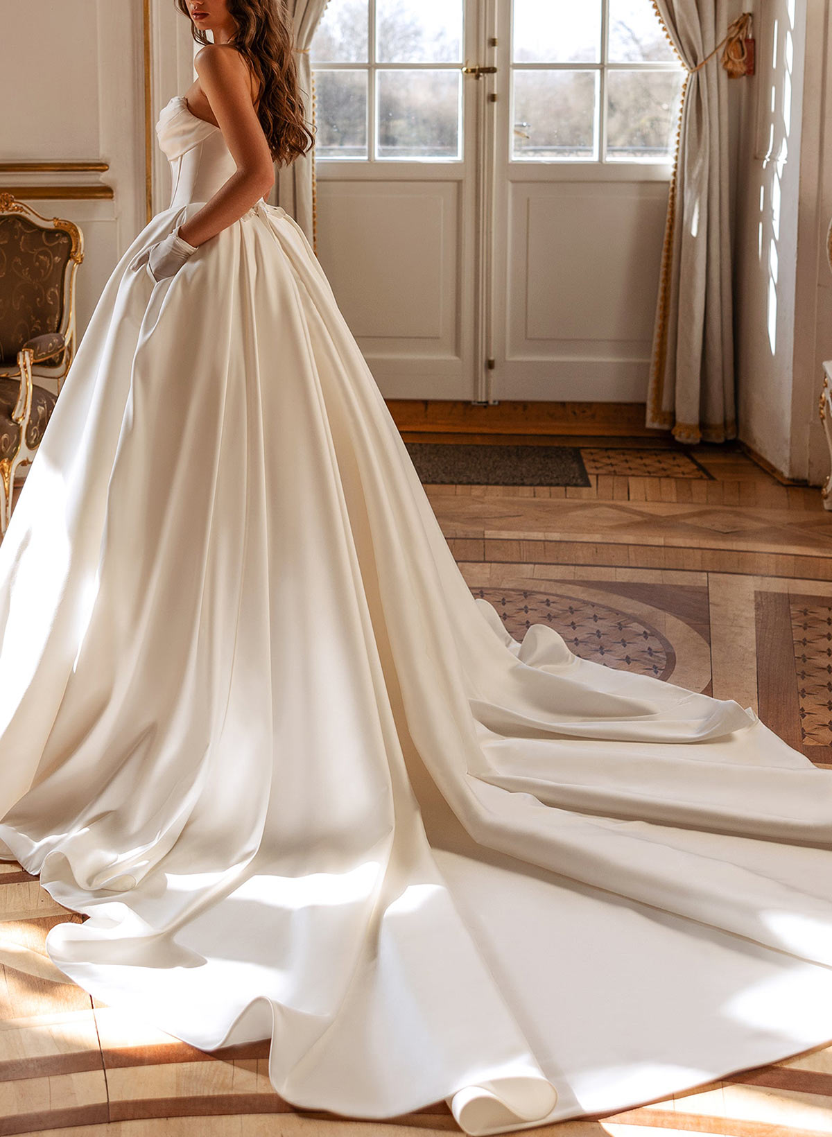Ball-Gown Sweetheart Sleeveless Royal Satin Wedding Dresses