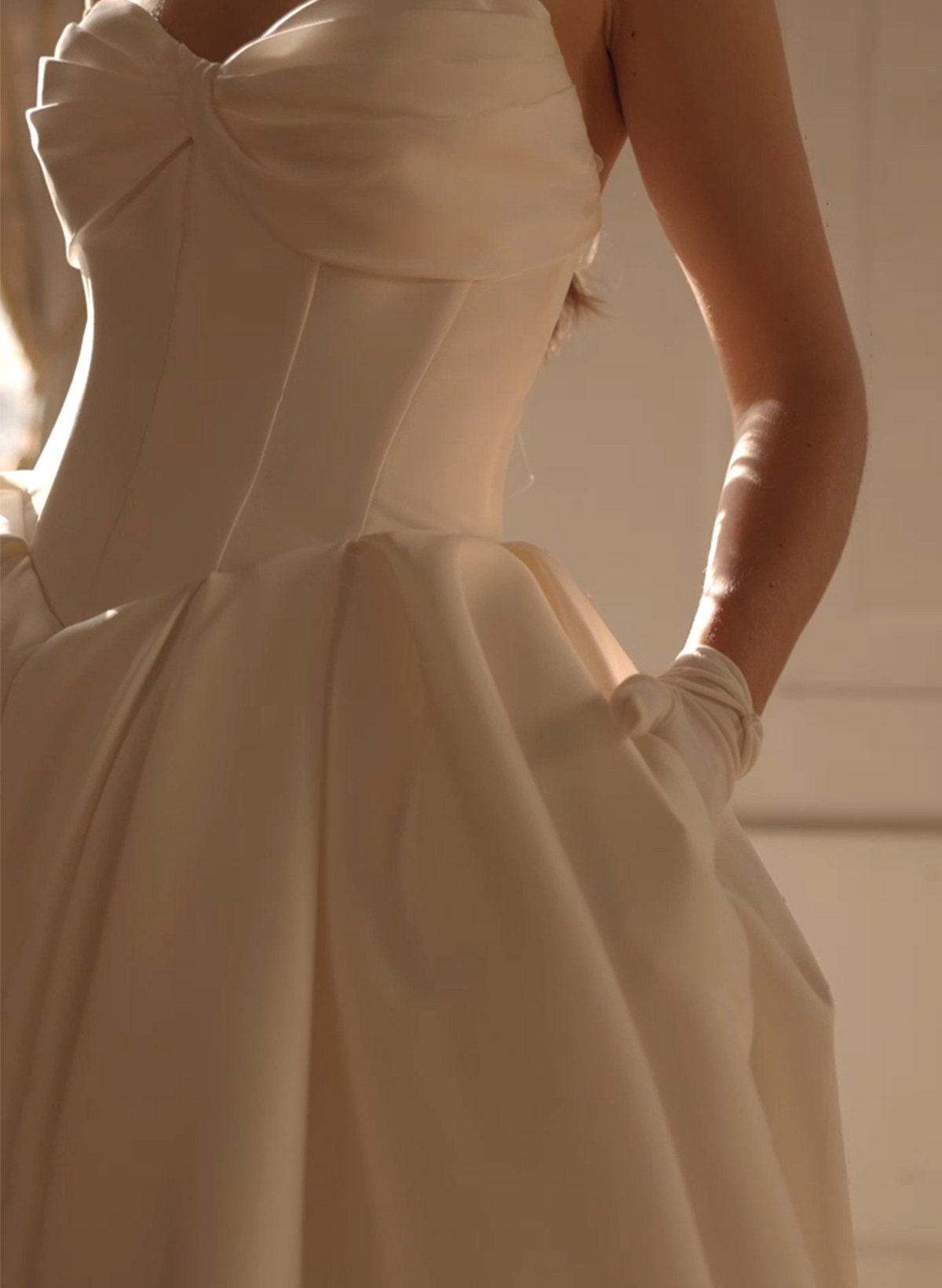 Ball-Gown Sweetheart Sleeveless Royal Satin Wedding Dresses