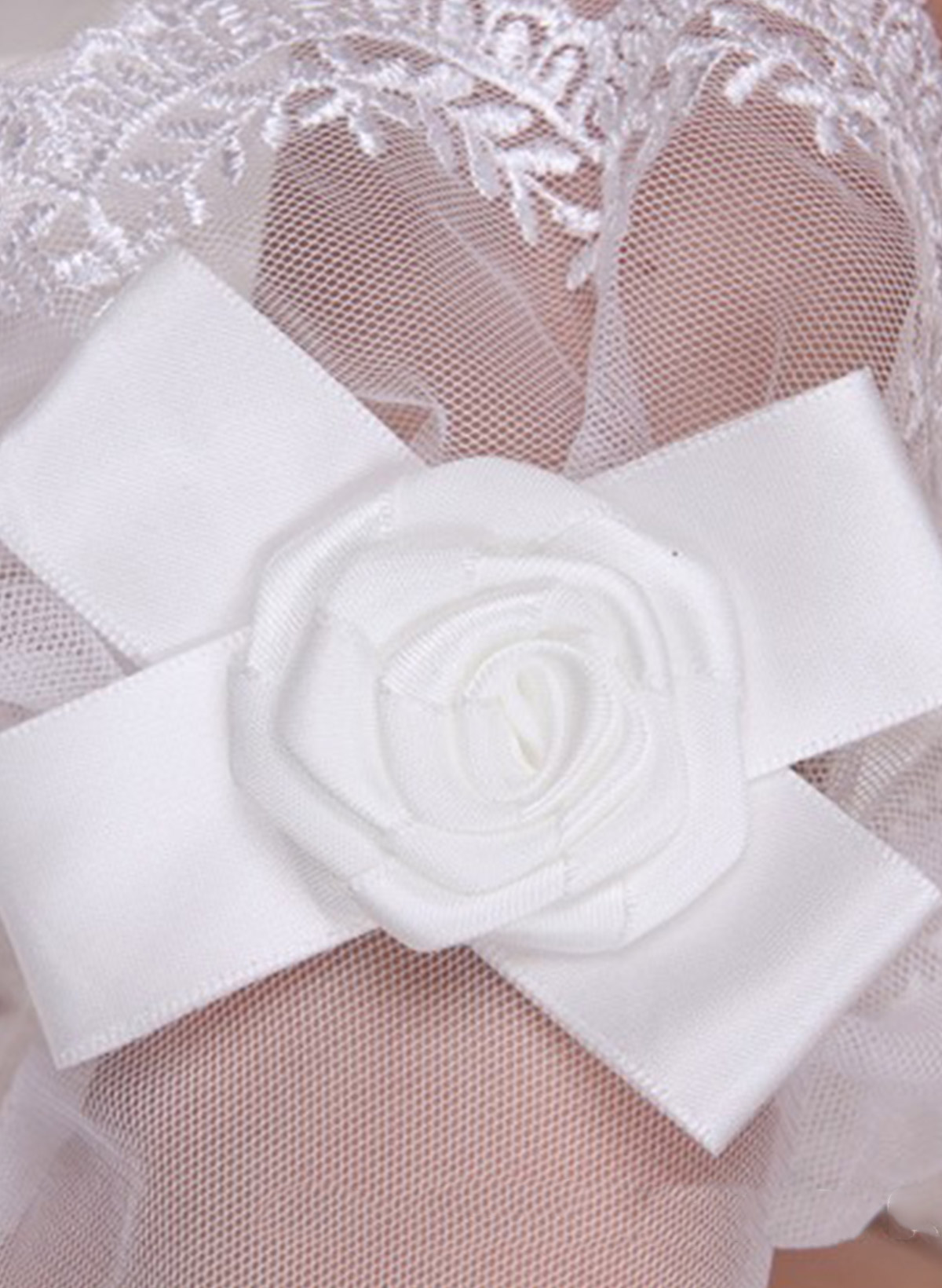 Fingertips Shortie Length Tulle Bridal Gloves With Floral