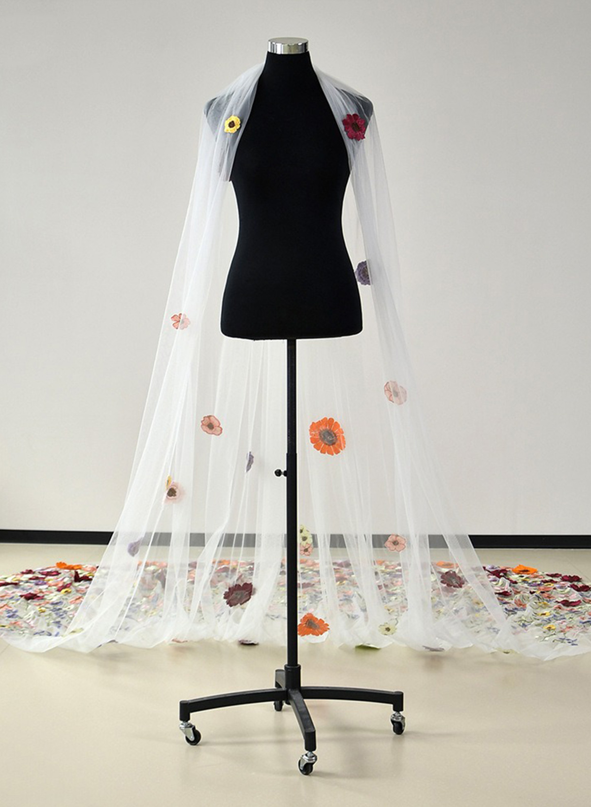 Cut Edge Floral One-Tier Tulle Cathedral Bridal Veils