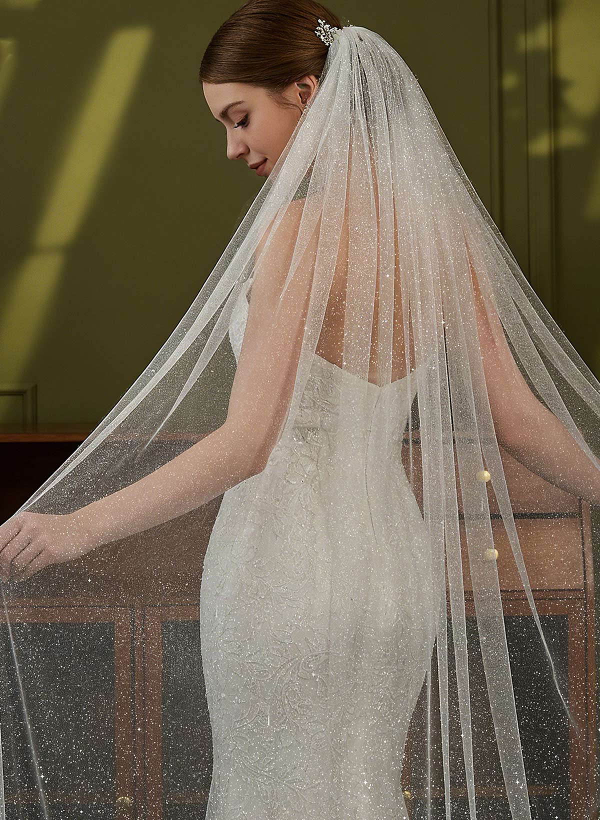Cut Edge Simple One-Tier Tulle Cathedral Bridal Veils