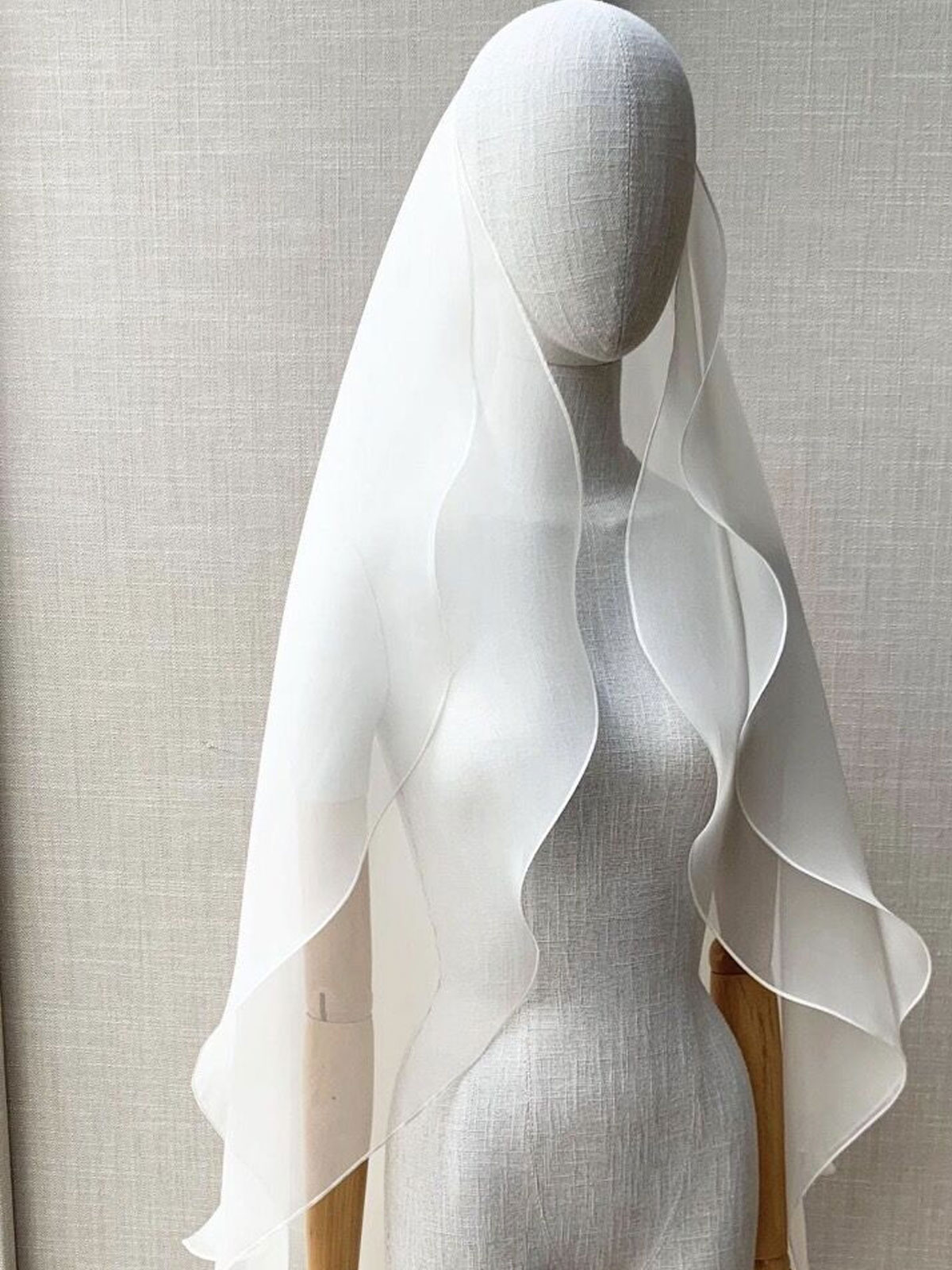 Cut Edge Mesh One-Tier Tulle Cathedral Bridal Veils