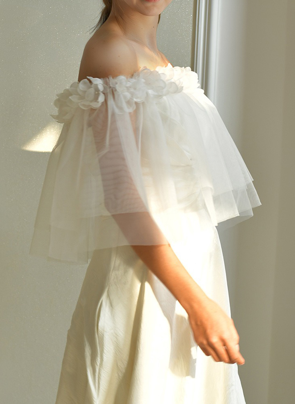 Pullover Tulle Shawl With Flower