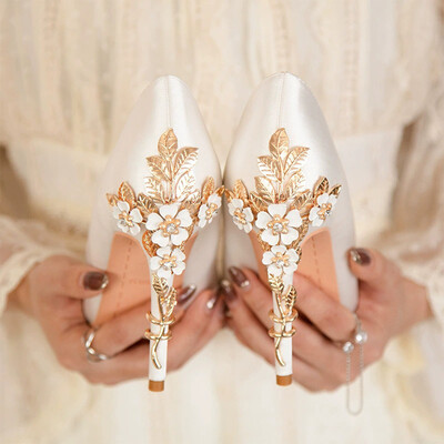 High Heel Satin Point Toe Wedding Shoes With Flower