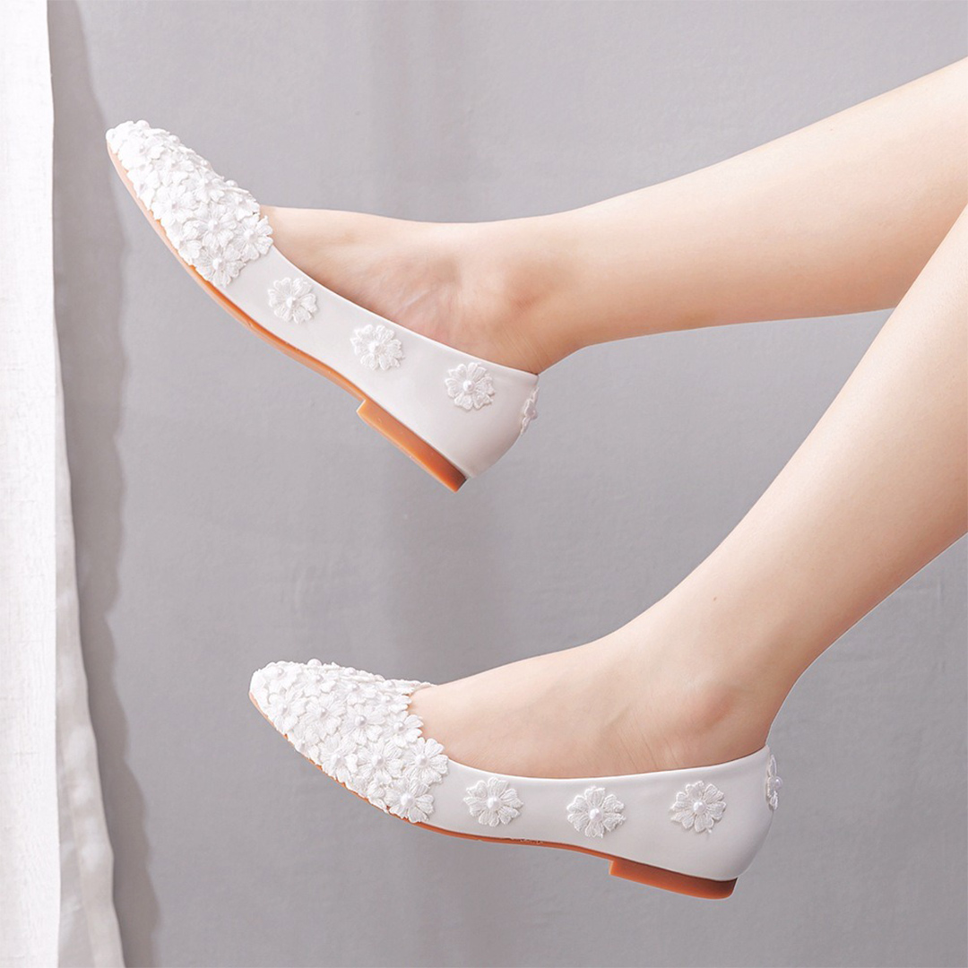 Flat Heel PU Leather Point Toe Wedding Shoes With Flower