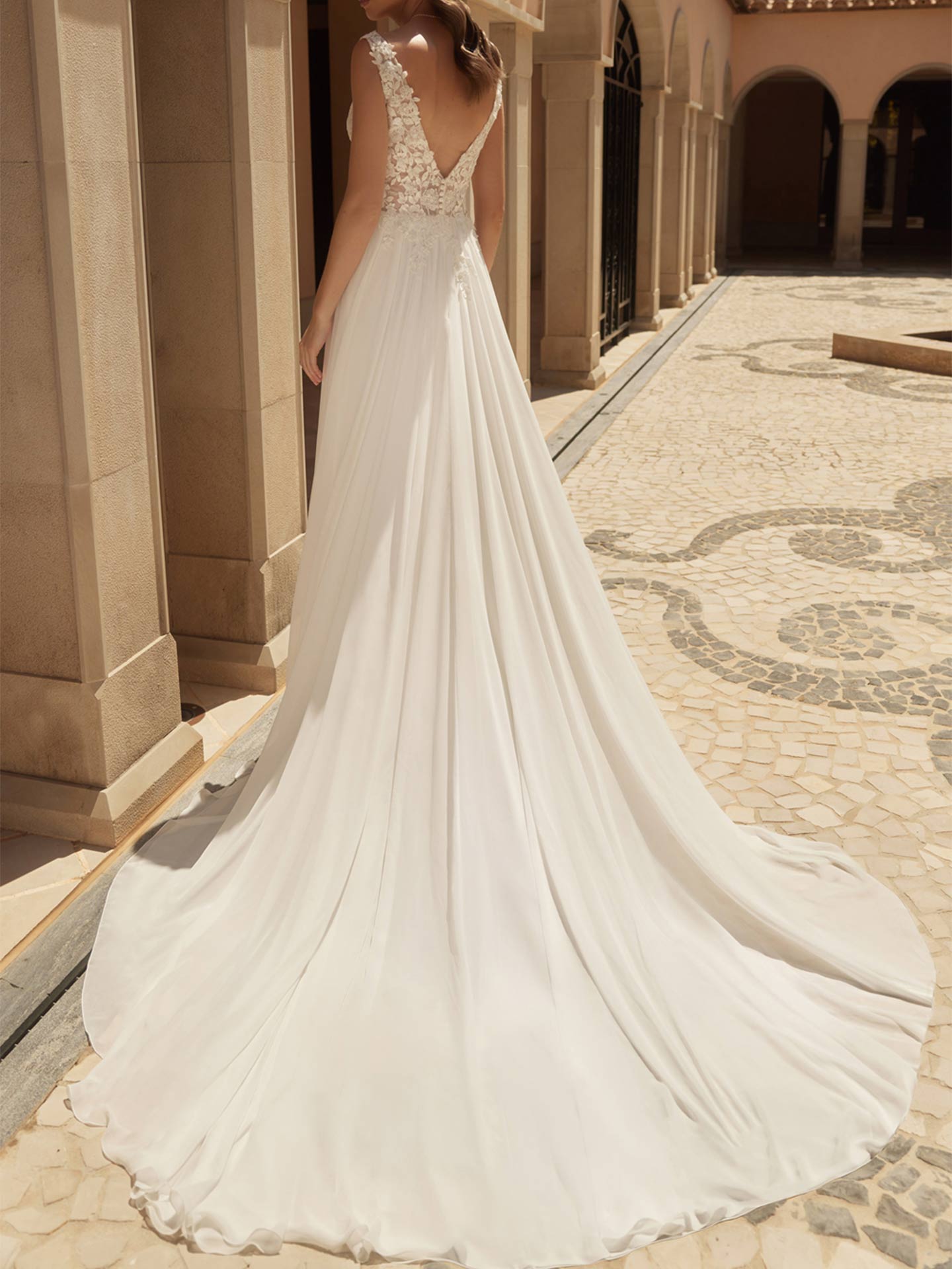 A-Line V-Neck Sleeveless Cathedral Chiffon/Tulle Wedding Dresses With Appliques Lace