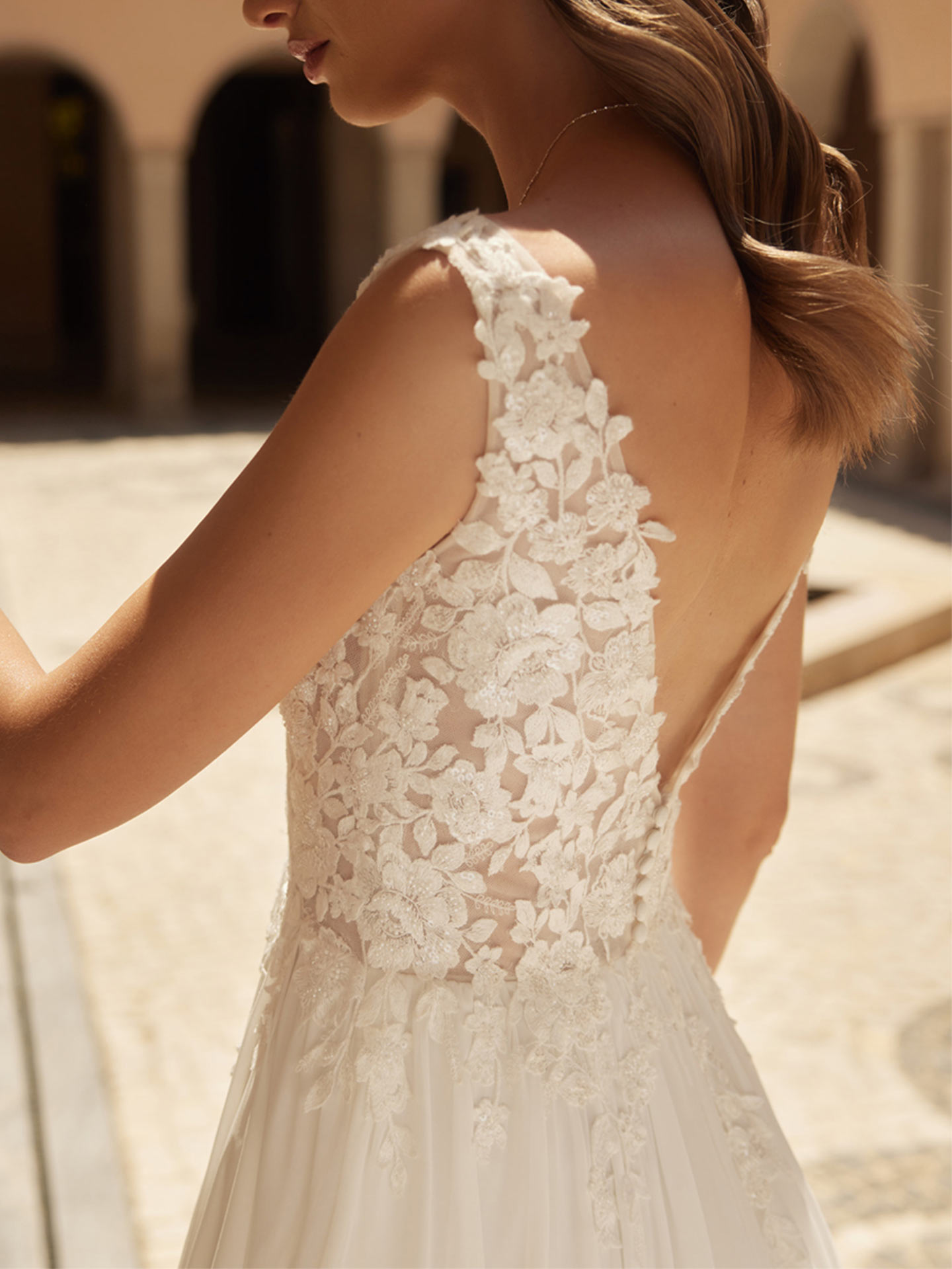 A-Line V-Neck Sleeveless Cathedral Chiffon/Tulle Wedding Dresses With Appliques Lace