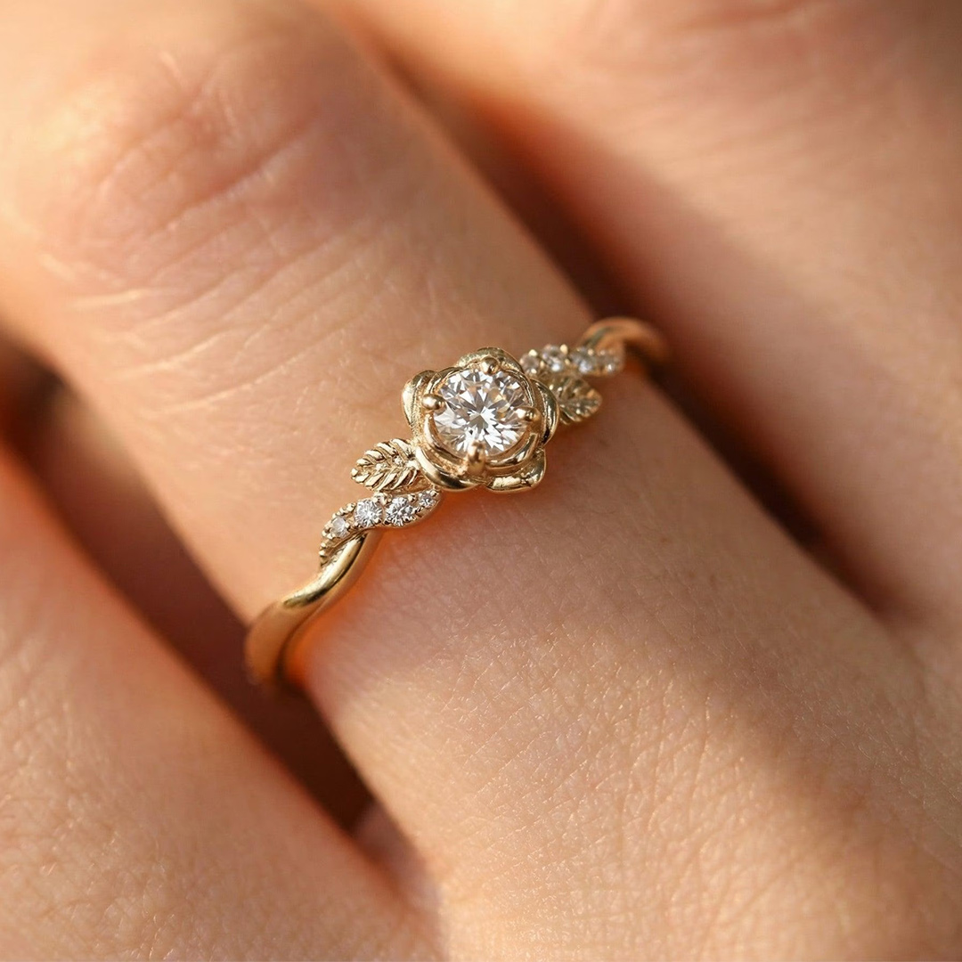 0.4CT 4*4mm Round Cut Moissanite Engagement Rings In Sterling Silver