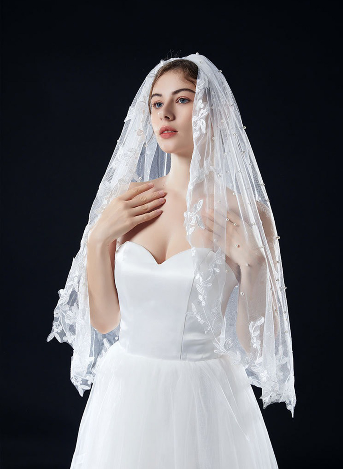 Lace Applique Edge Leaf Two-Tier Tulle Elbow Bridal Veils