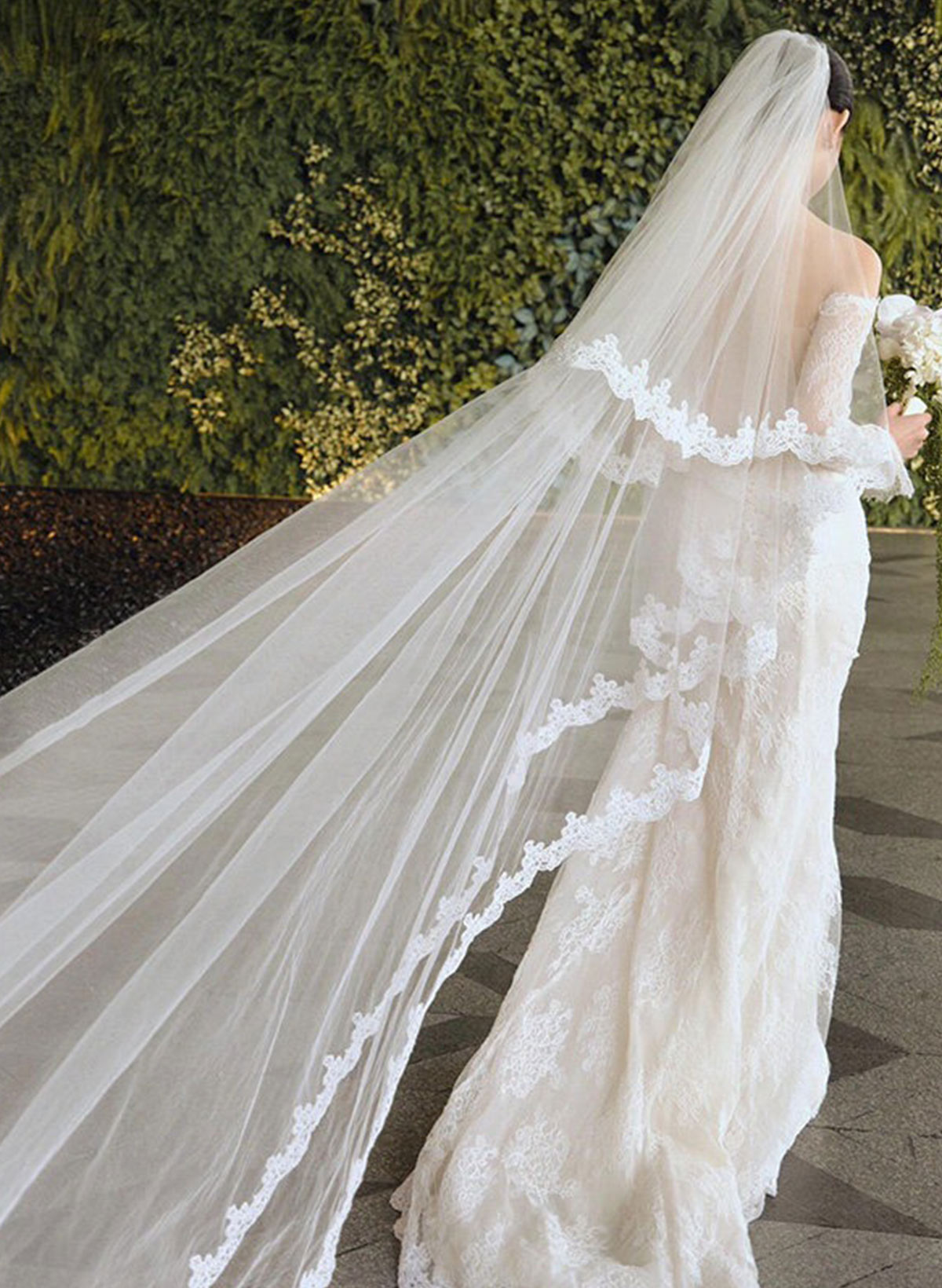 Lace Applique Edge Lace Two-Tier Tulle Cathedral Bridal Veils