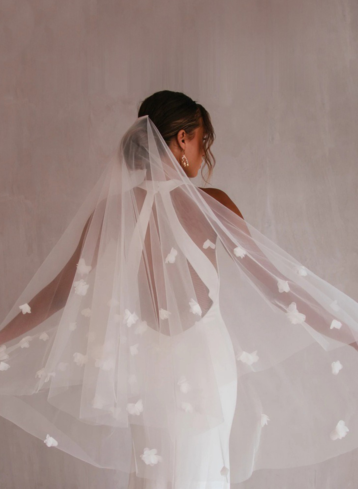 Cut Edge Floral Two-Tier Tulle Fingertip Bridal Veils