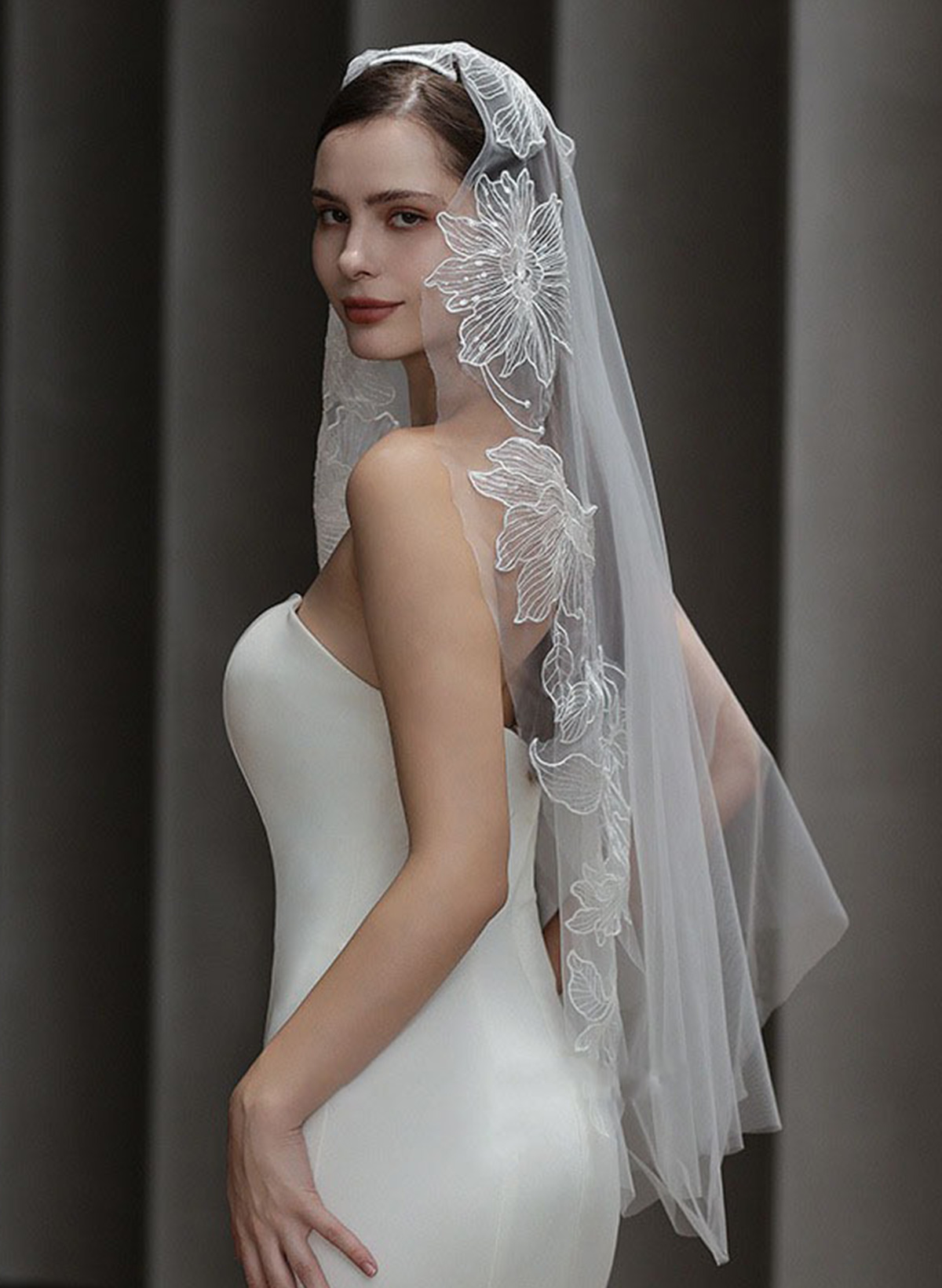 Cut Edge Lace One-Tier Tulle Fingertip Bridal Veils