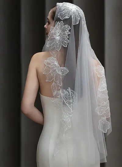 Cut Edge Lace One-Tier Tulle Fingertip Bridal Veils