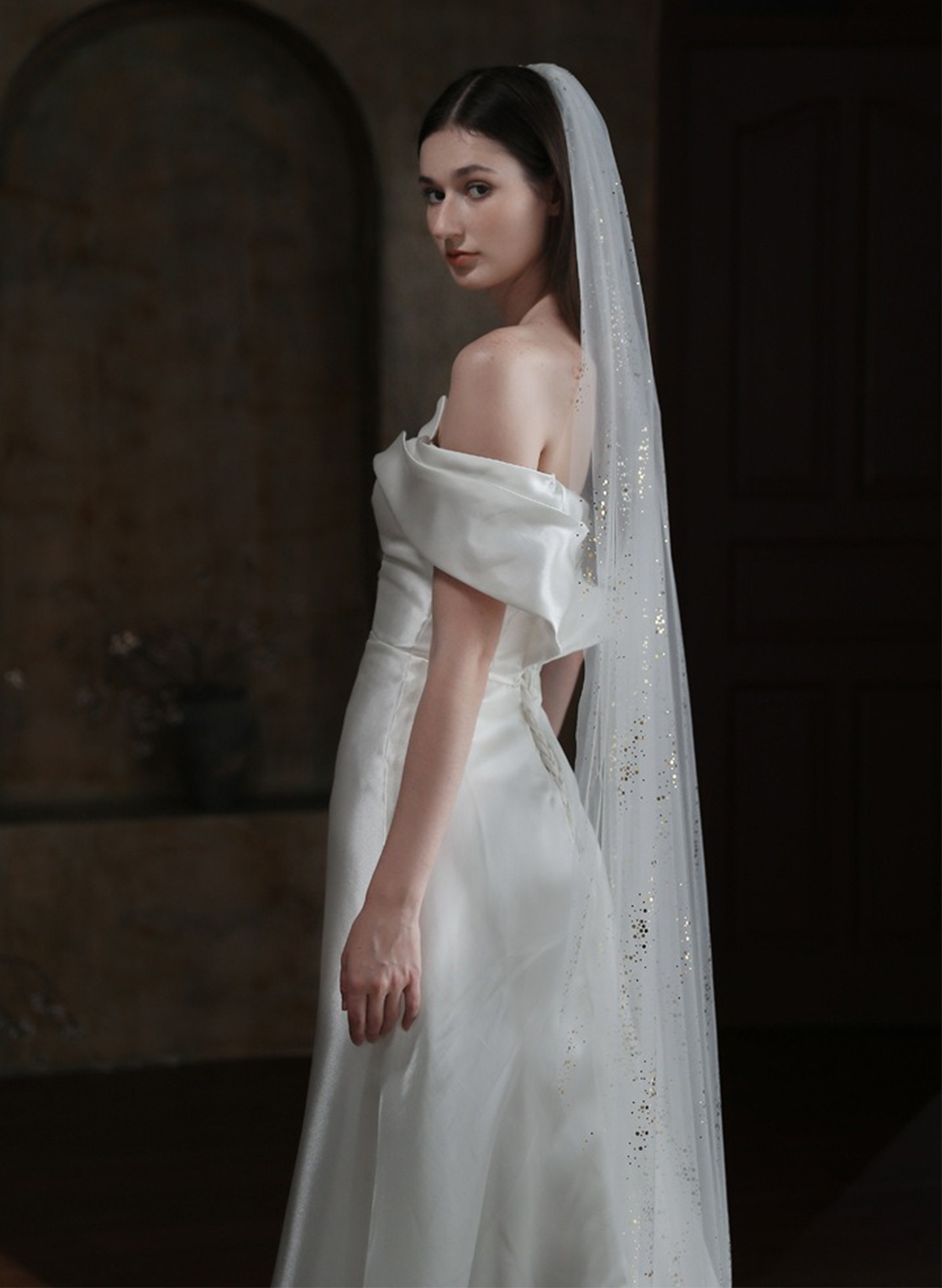 Cut Edge Sequin One-Tier Tulle Waltz Bridal Veils