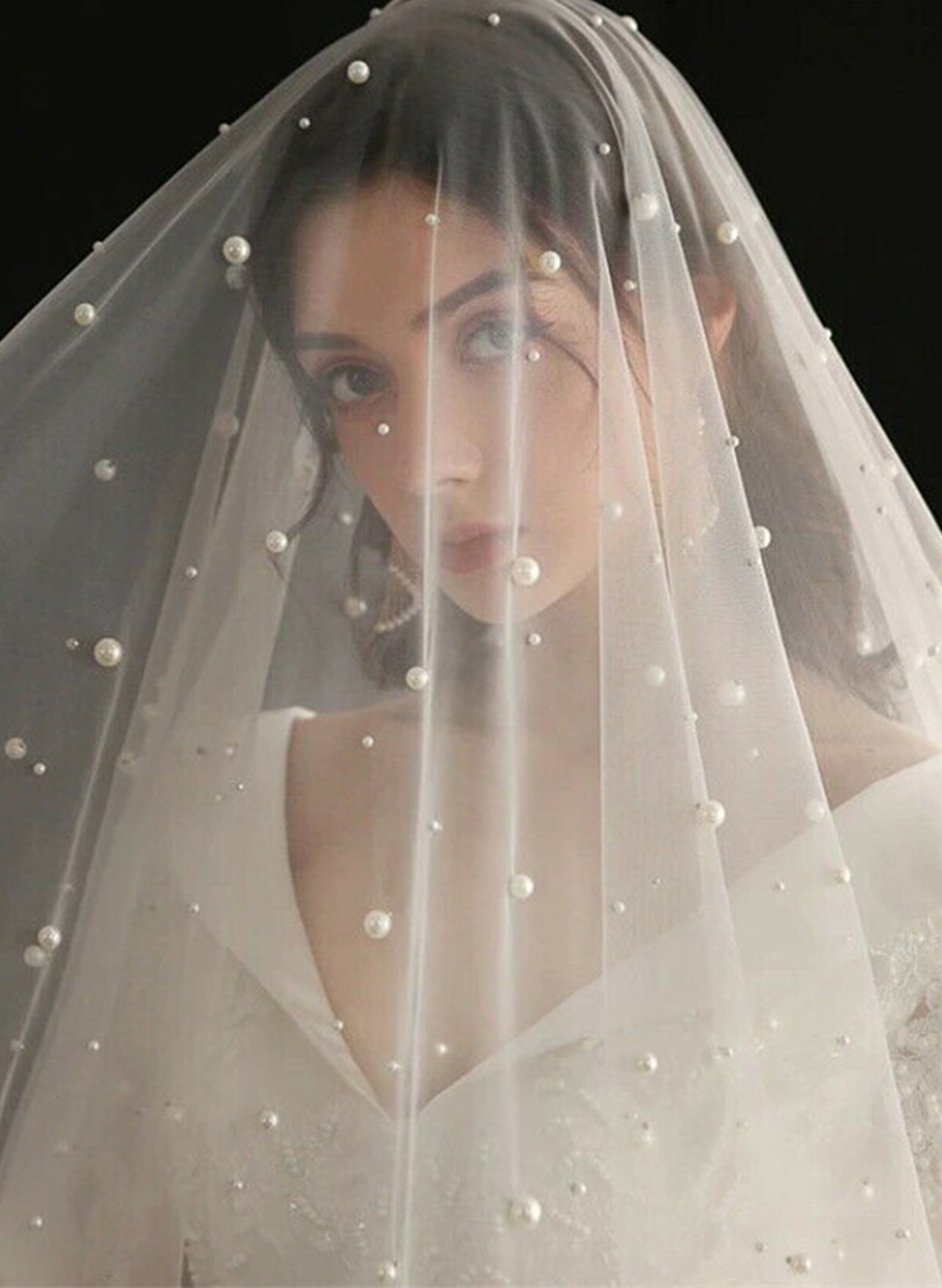 Lace Applique Edge Faux Pearl Two-Tier Tulle Fingertip Bridal Veils