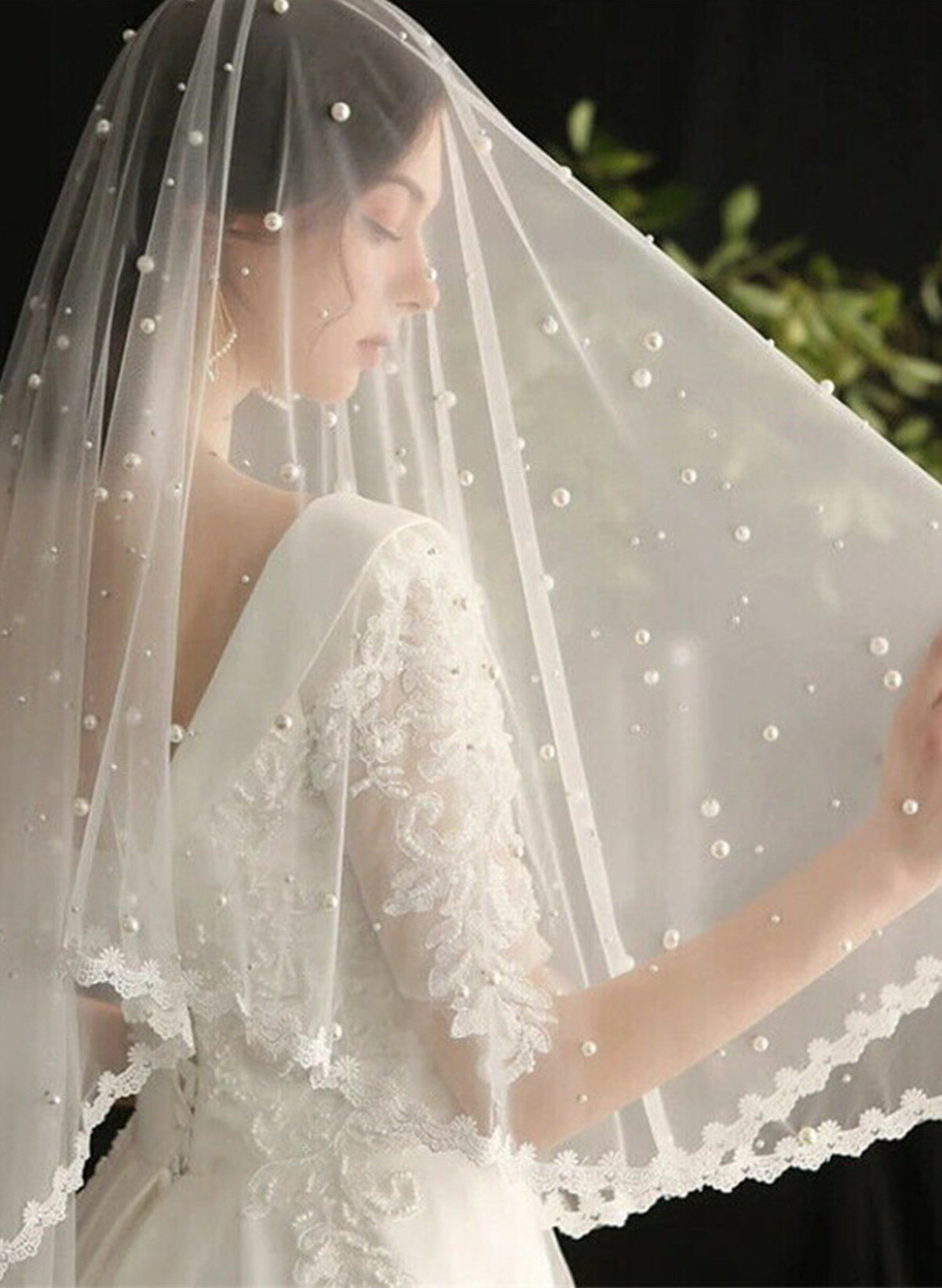 Lace Applique Edge Faux Pearl Two-Tier Tulle Fingertip Bridal Veils