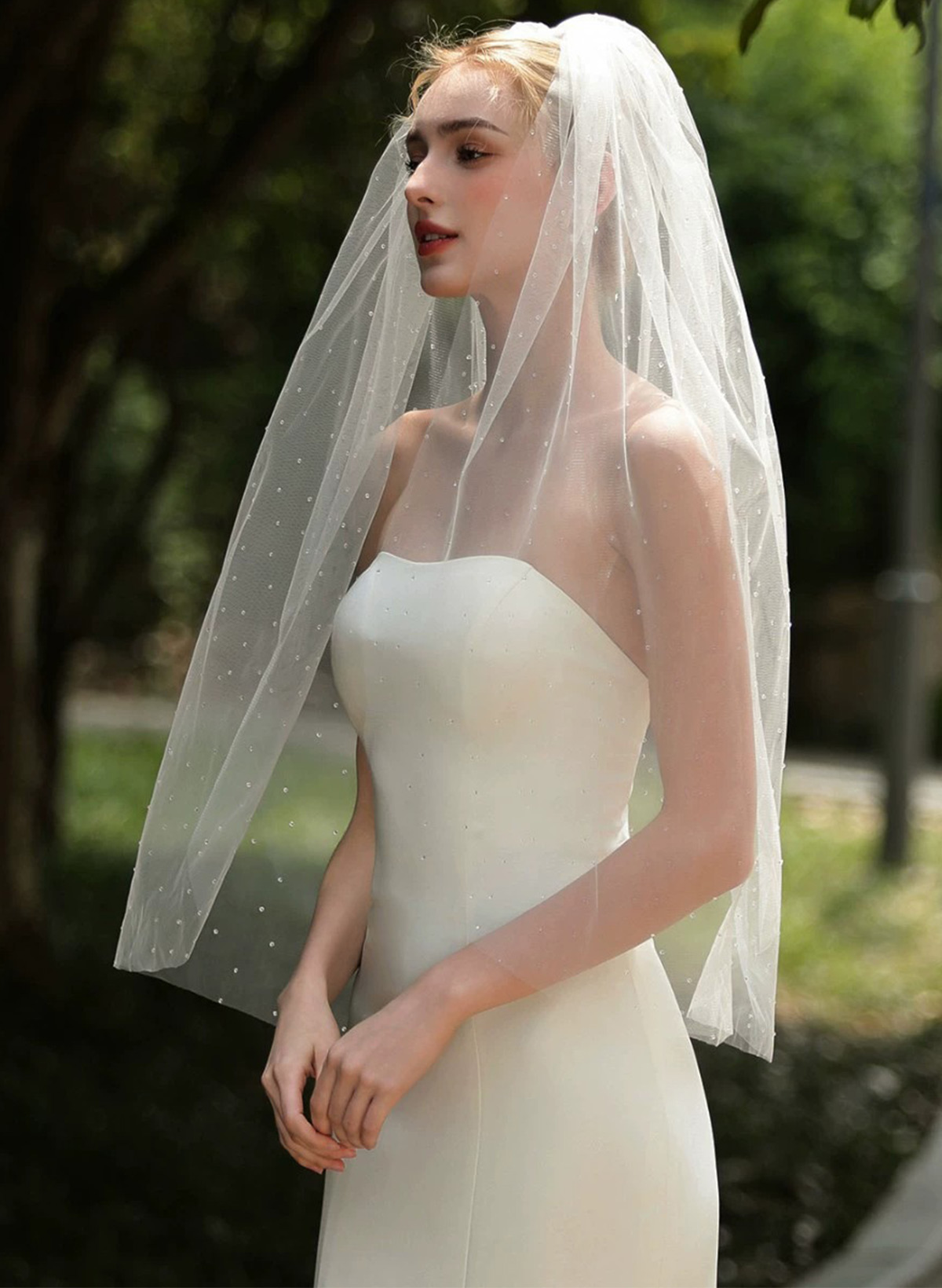 Cut Edge Rhinestones One-Tier Tulle Elbow Bridal Veils