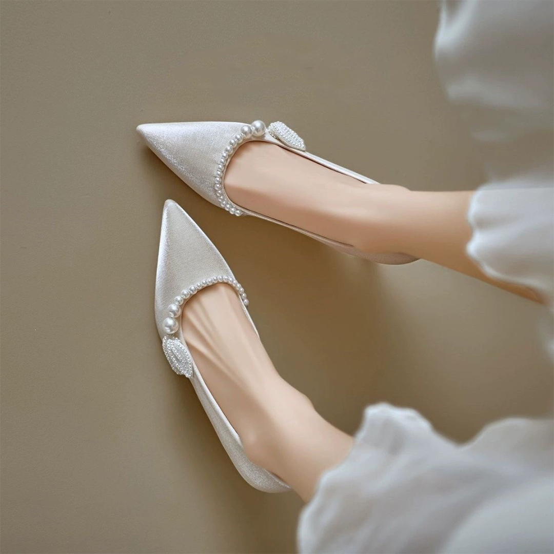 Kitten Heel Satin Point Toe Wedding Shoes With Imitation Pearl