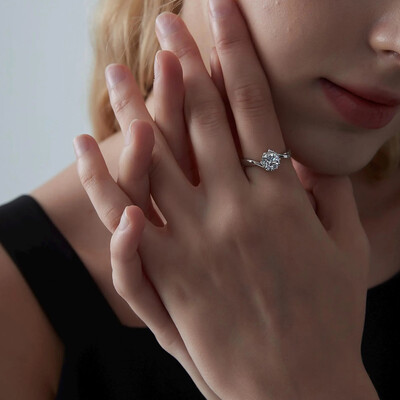 1.2CT 7*7mm Round Cut Moissanite Engagement Rings In Sterling Silver
