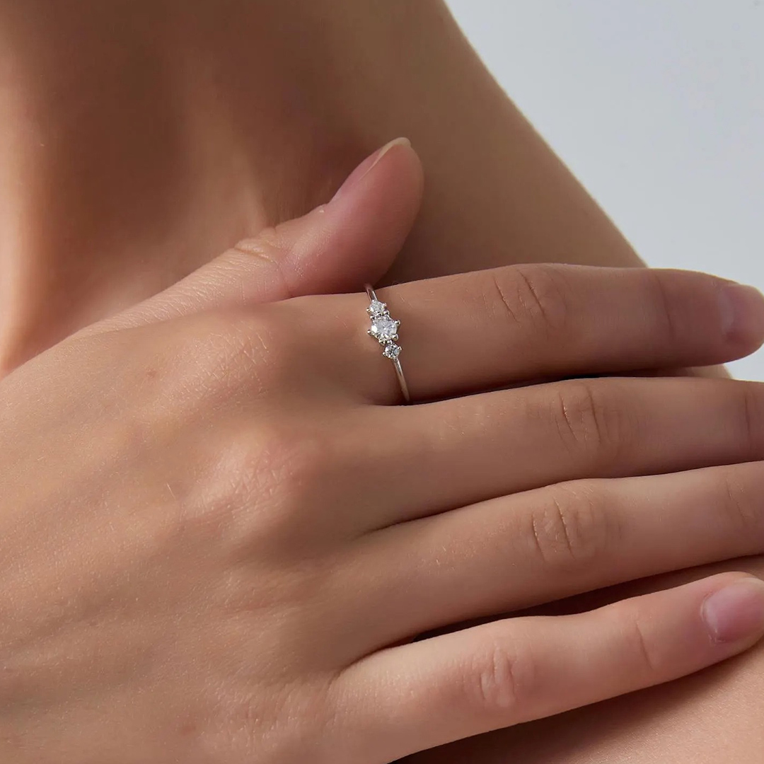 0.9ct 5x5mm Round Cut Moissanite Engagement Rings In Sterling Silver