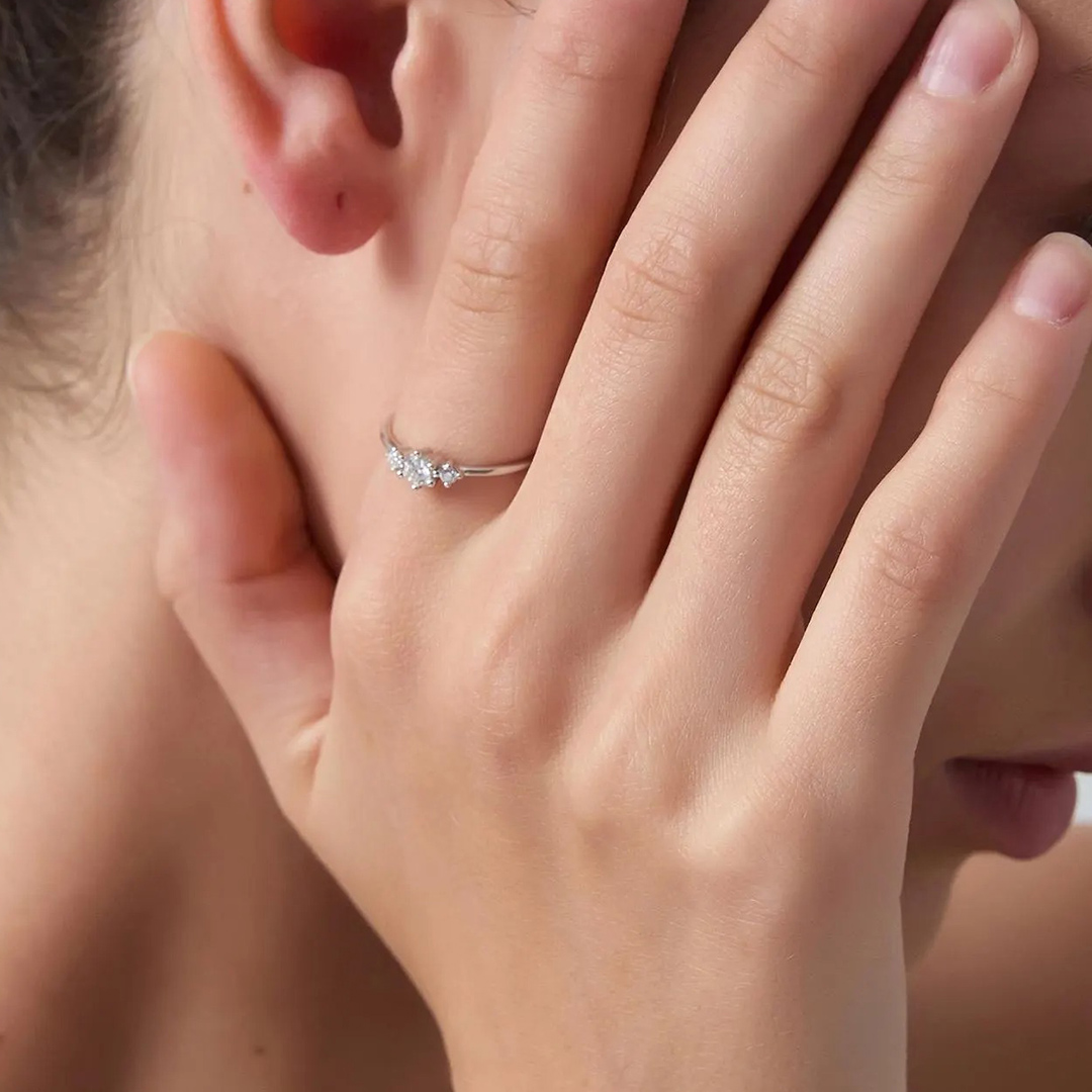 0.9ct 5x5mm Round Cut Moissanite Engagement Rings In Sterling Silver