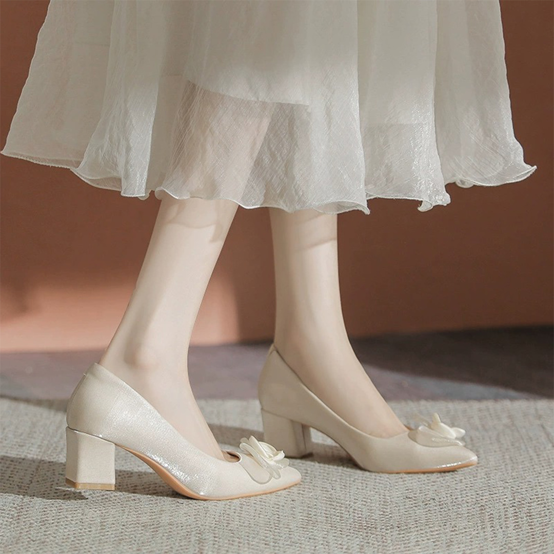 Chunky Heel Point Toe Wedding Shoes With Flower
