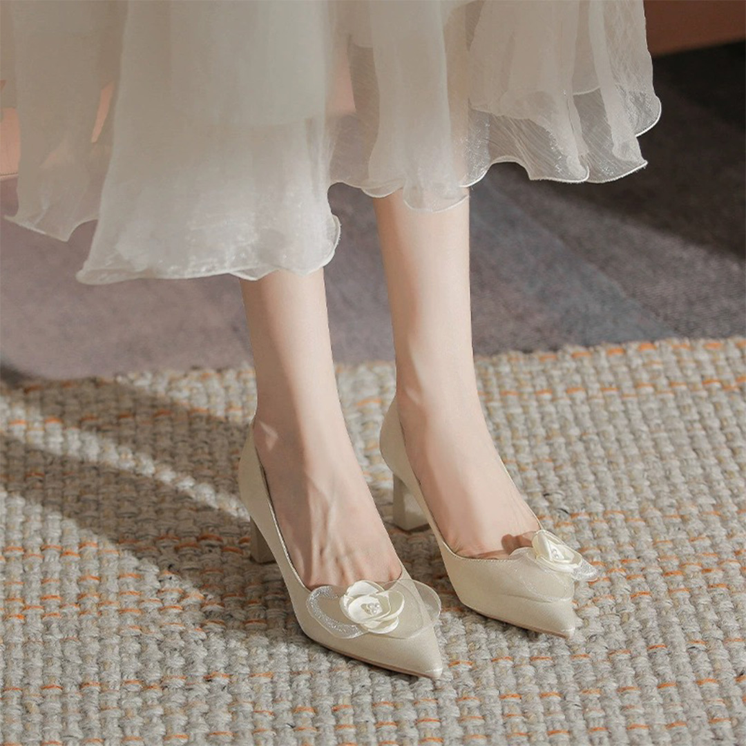 Chunky Heel Point Toe Wedding Shoes With Flower