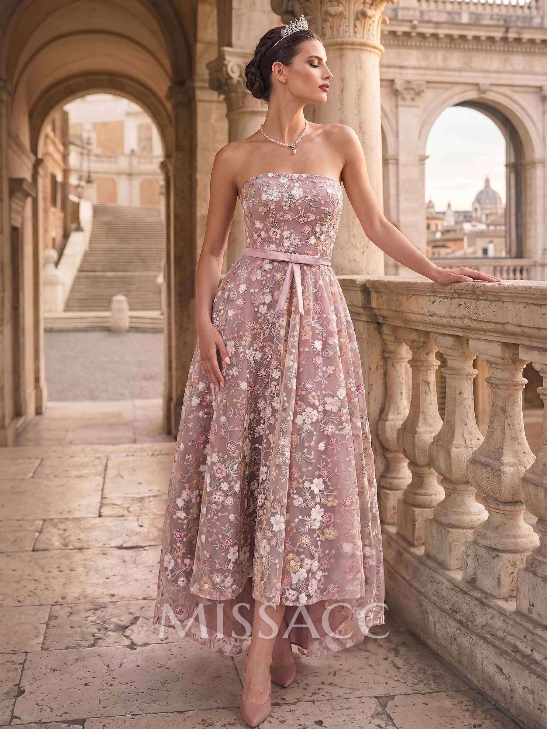 A-Line Strapless Sleeveless Tea-Length Lace Cocktail Dresses With Appliques Lace