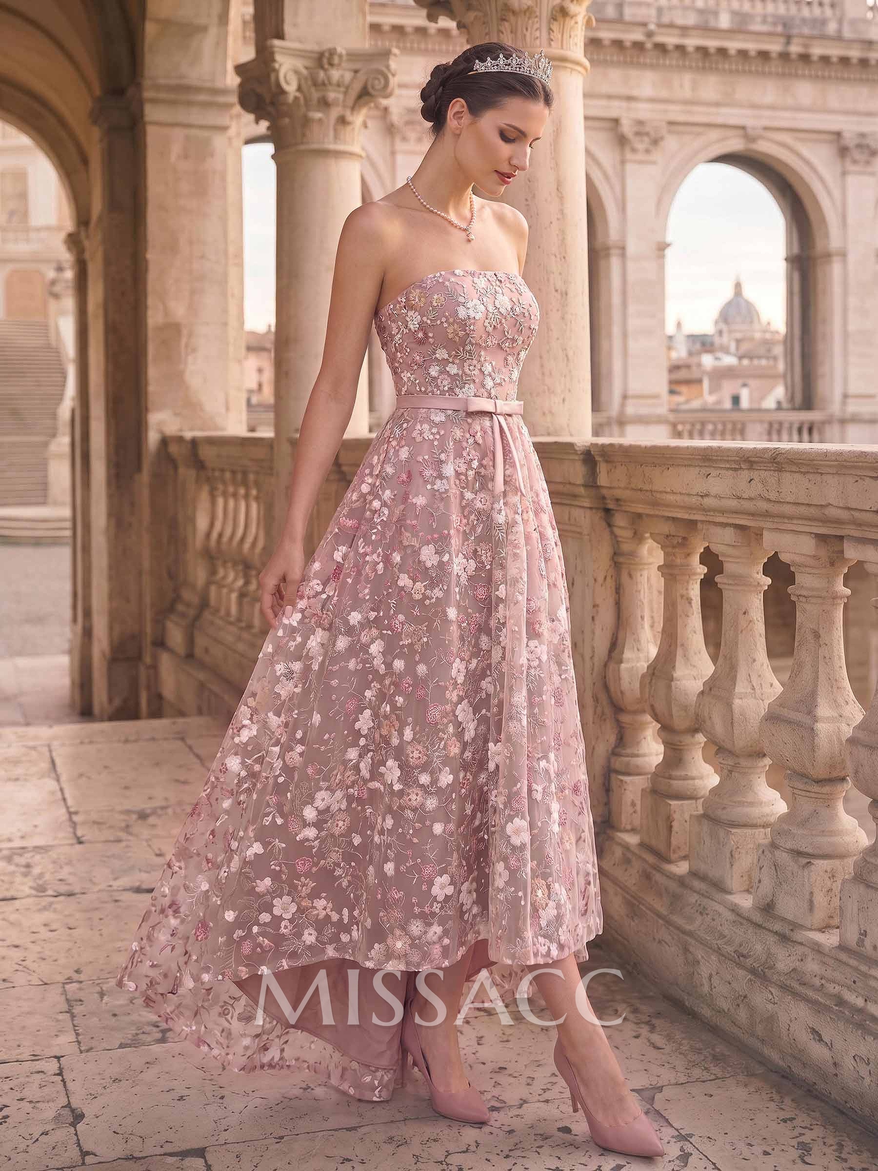 A-Line Strapless Sleeveless Tea-Length Lace Cocktail Dresses With Appliques Lace