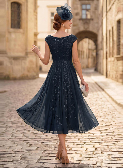 A-Line V-Neck Sleeveless Tea-Length Chiffon/Lace Cocktail Dresses With Lace