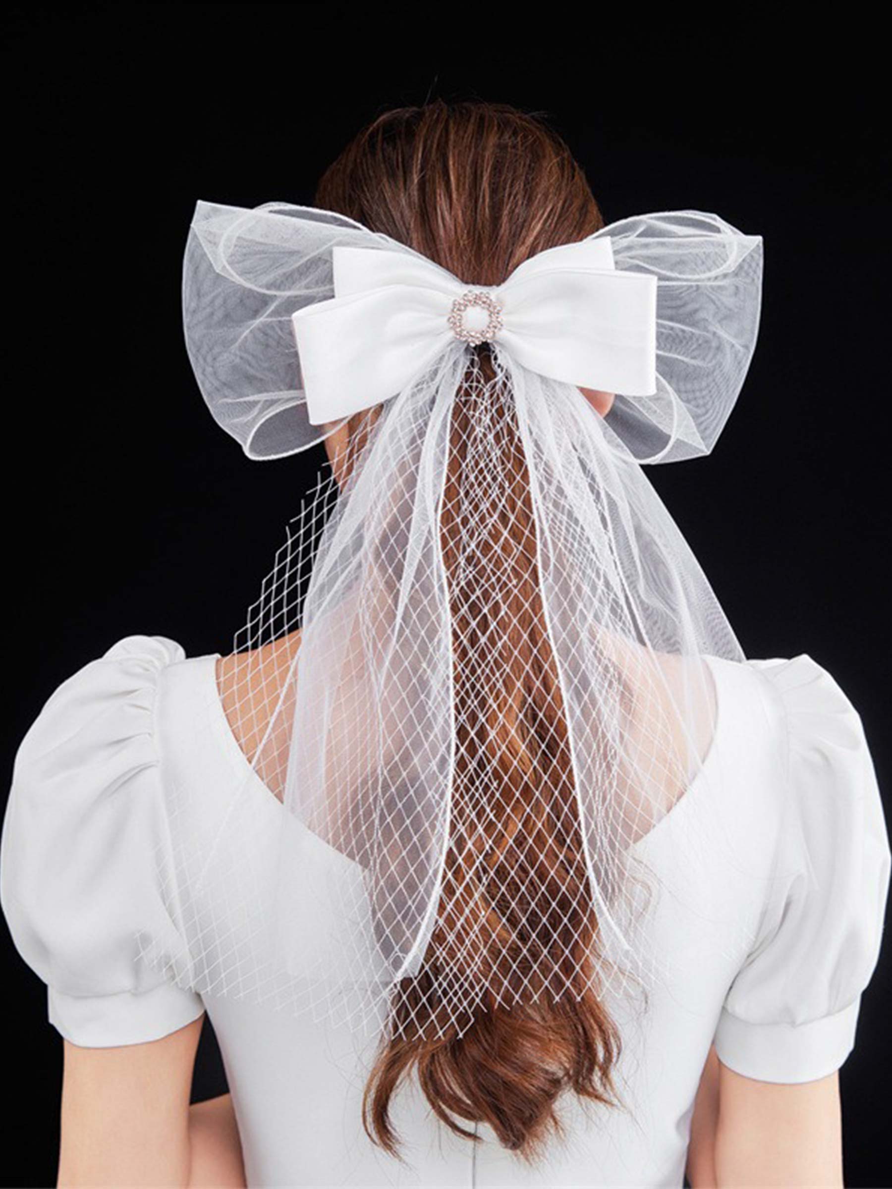 Satin Bow One-Tier Tulle Shoulder Veils