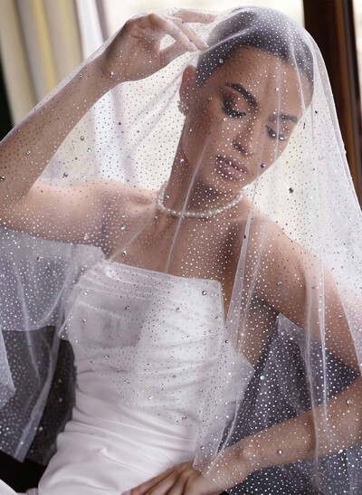 Cut Edge Rhinestones One-Tier Tulle Fingertip Bridal Veils