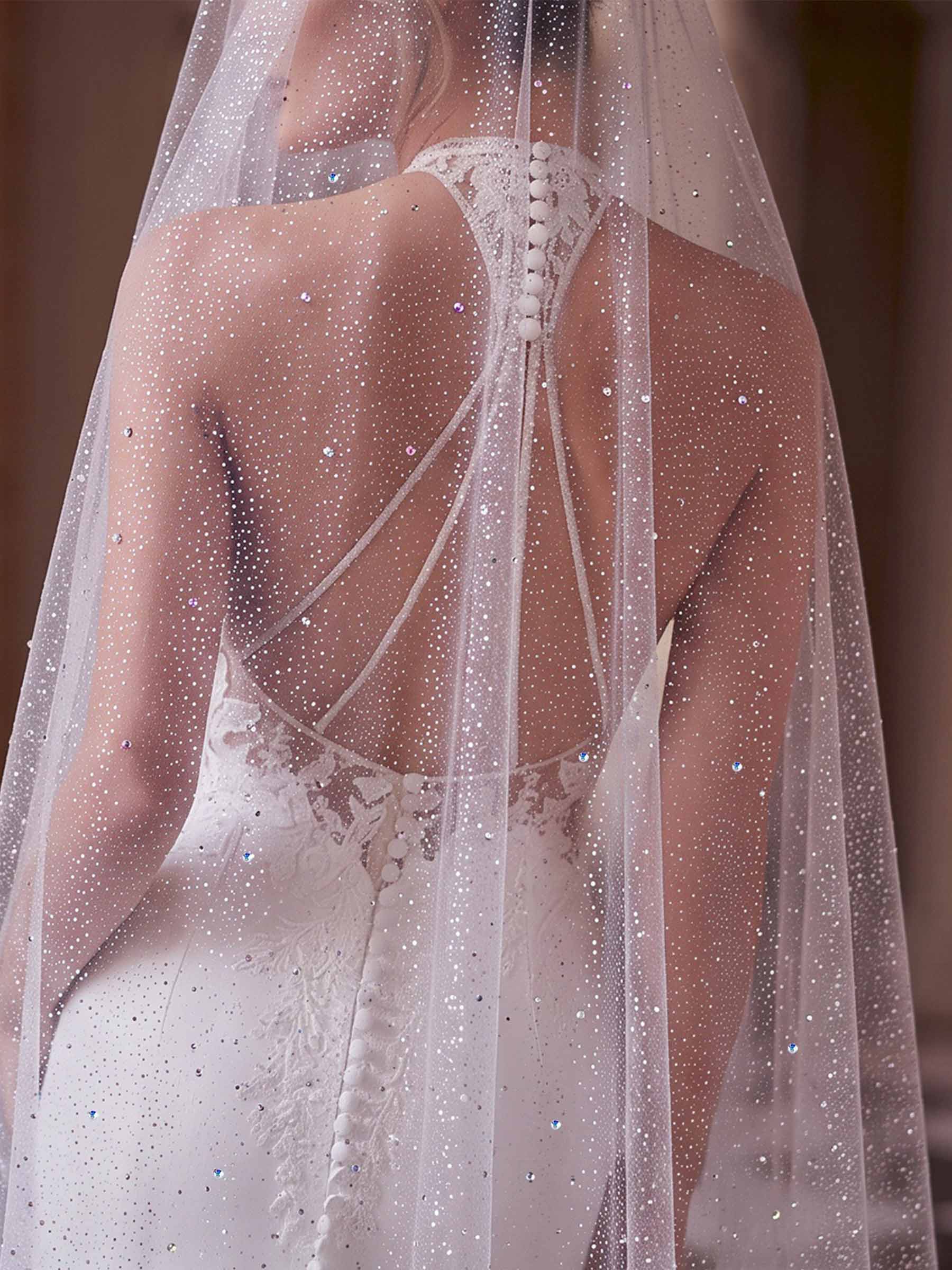 Cut Edge Rhinestones One-Tier Tulle Fingertip Bridal Veils