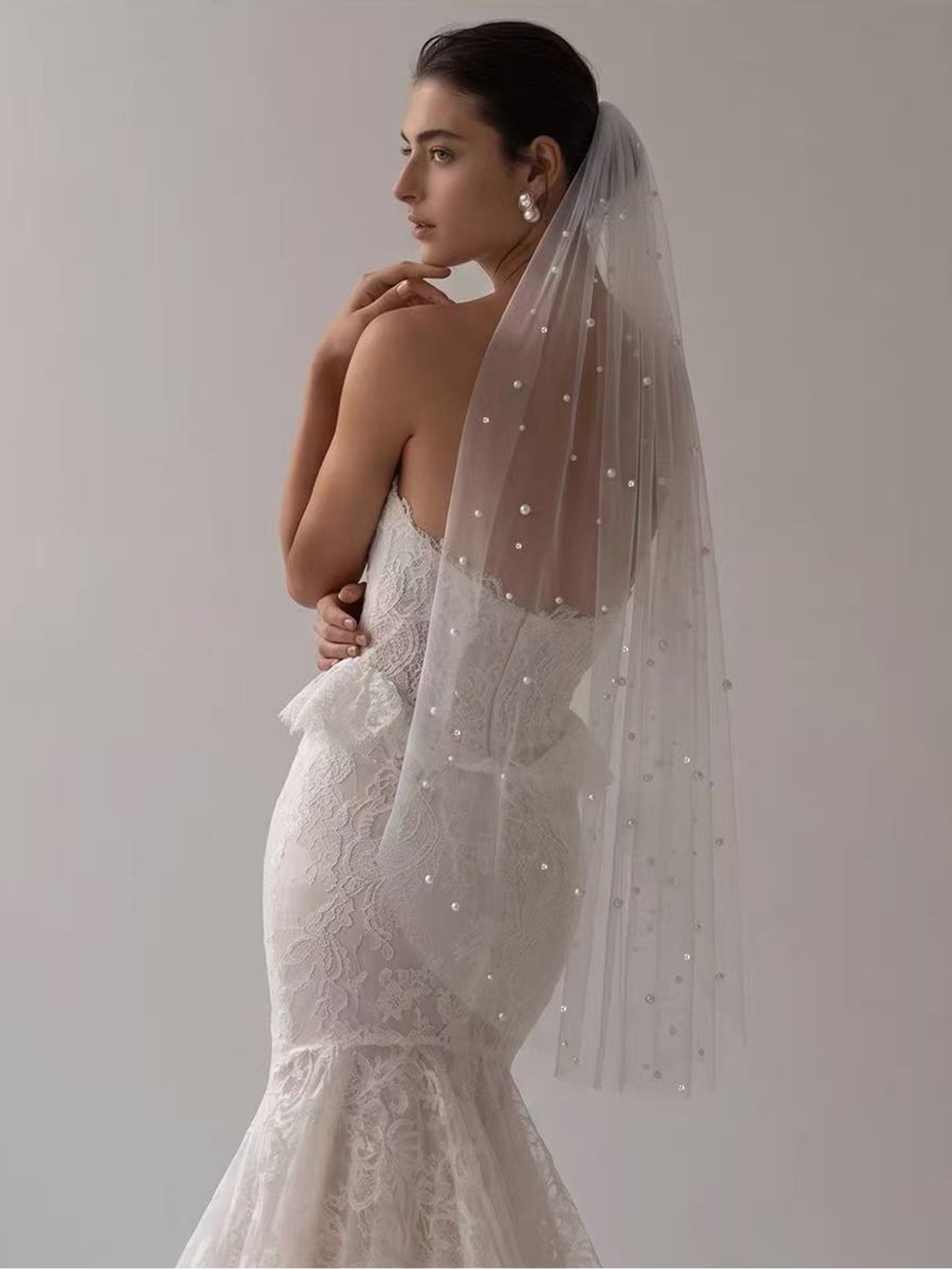 Cut Edge Faux Pearl One-Tier Tulle Fingertip Bridal Veils