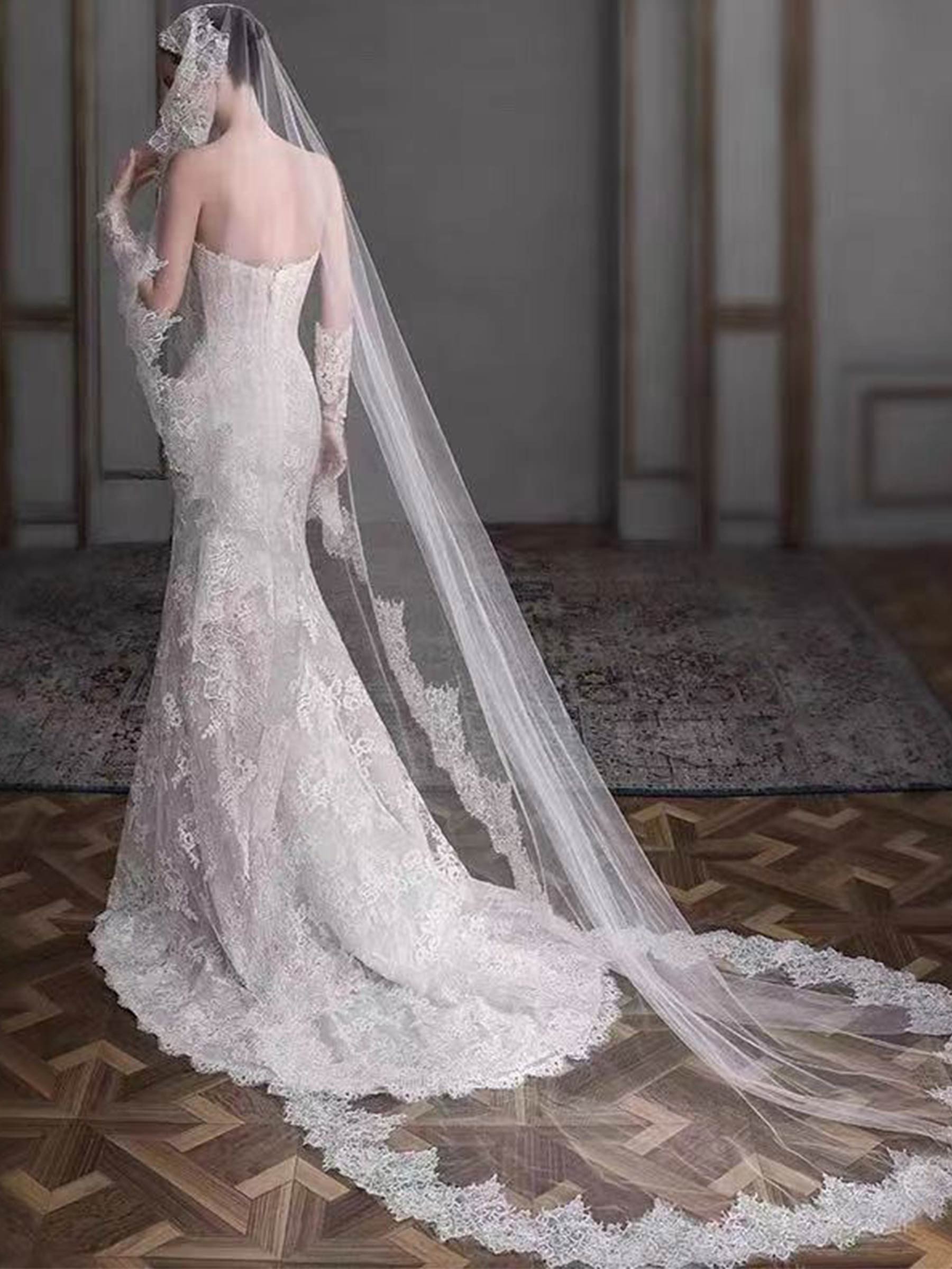 Lace Applique Edge One-Tier Tulle Cathedral Bridal Veils