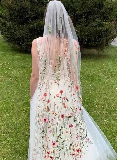 Floral Cut Edge Single-Tier Tulle Fingertip Wedding Veils