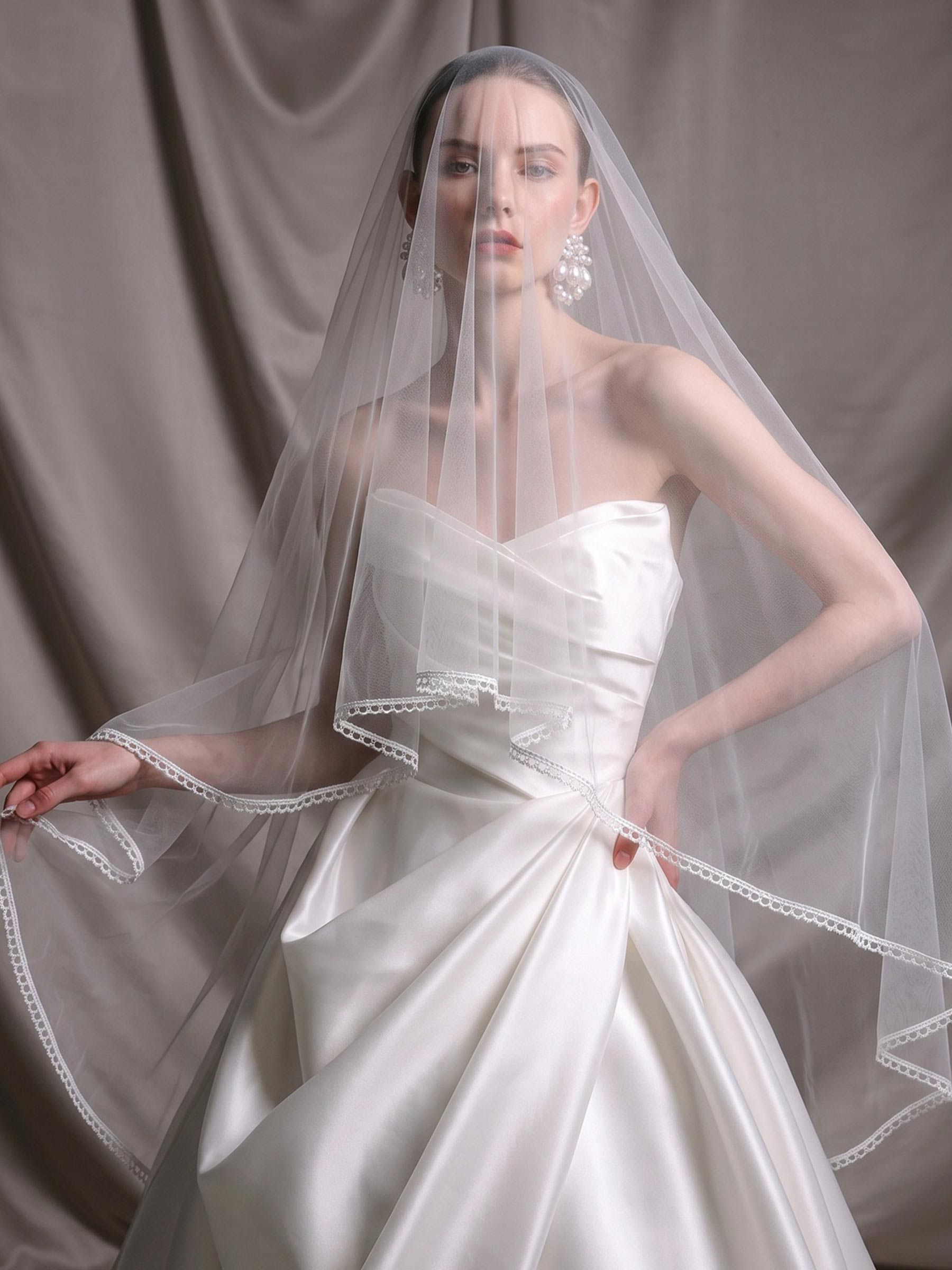 Lace Applique Edge Two-Tier Tulle Fingertip Bridal Veils