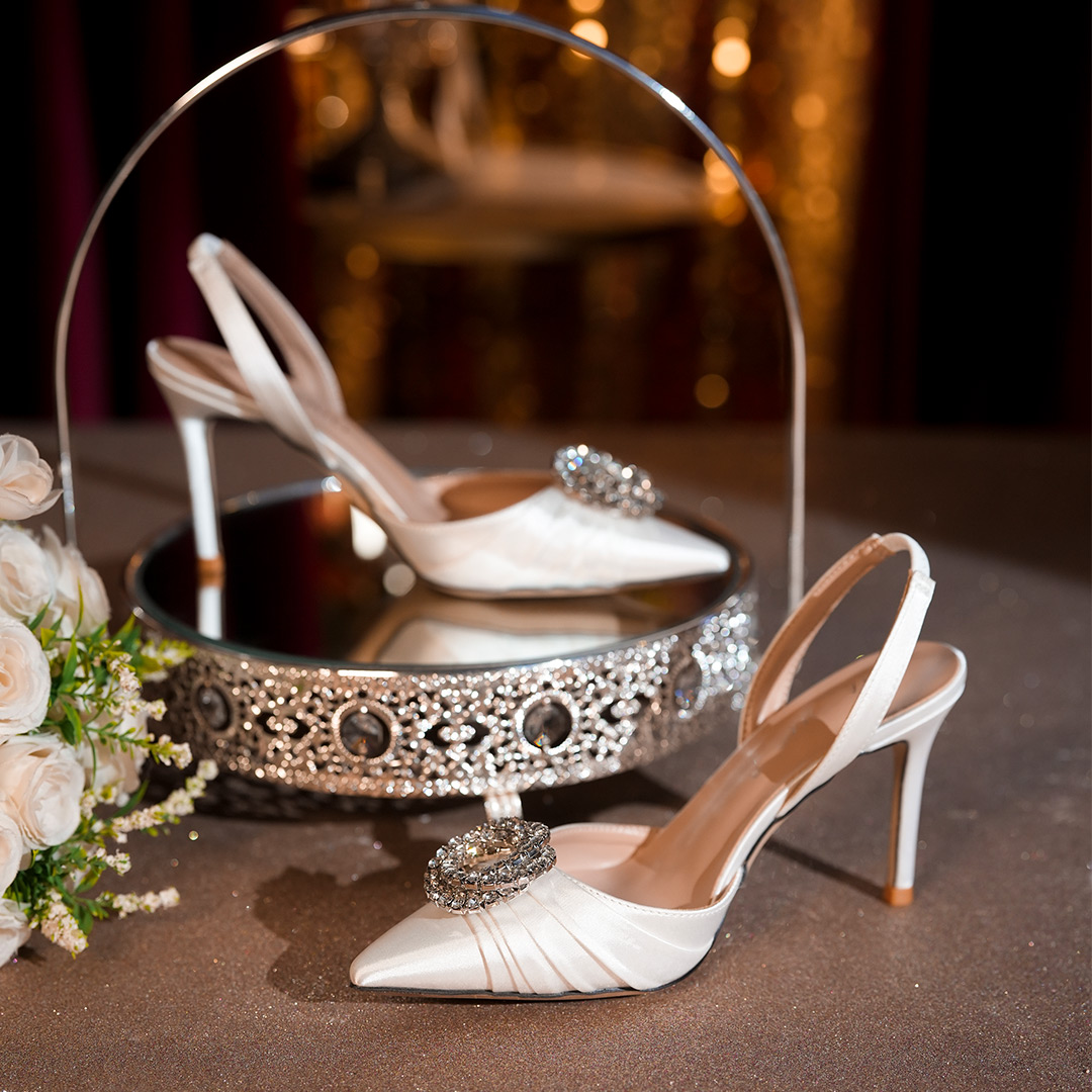 High Heel Satin Point Toe Wedding Shoes With Rhinestone