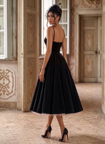 A-Line Sweetheart Long Sleeves Tea-Length Velvet Cocktail Dresses With Lace