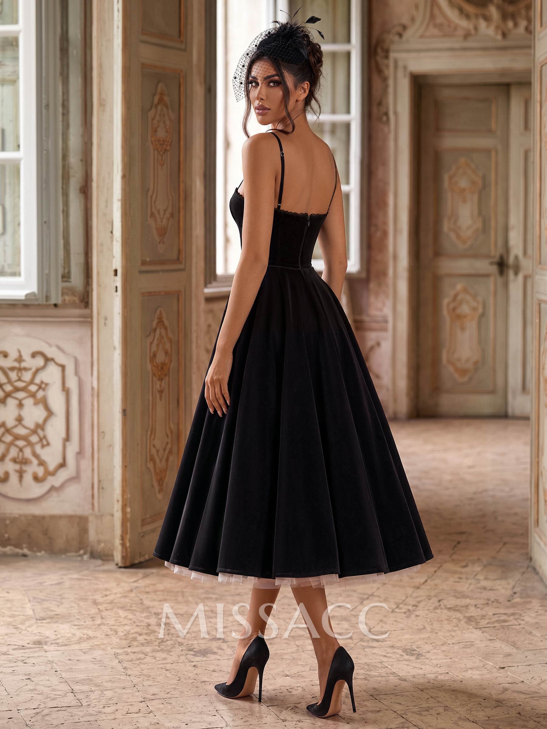 A-Line Sweetheart Long Sleeves Tea-Length Velvet Cocktail Dresses With Lace