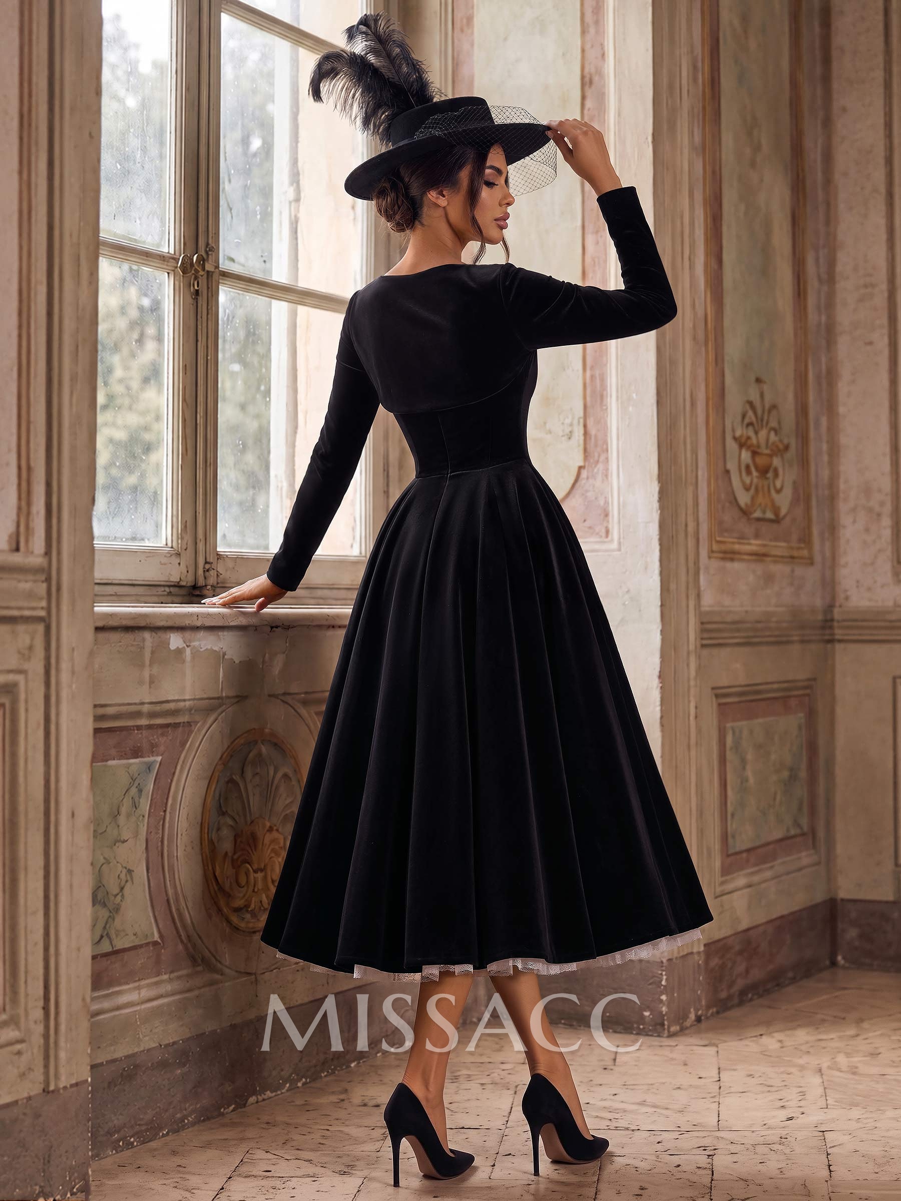 A-Line Sweetheart Long Sleeves Tea-Length Velvet Cocktail Dresses With Lace