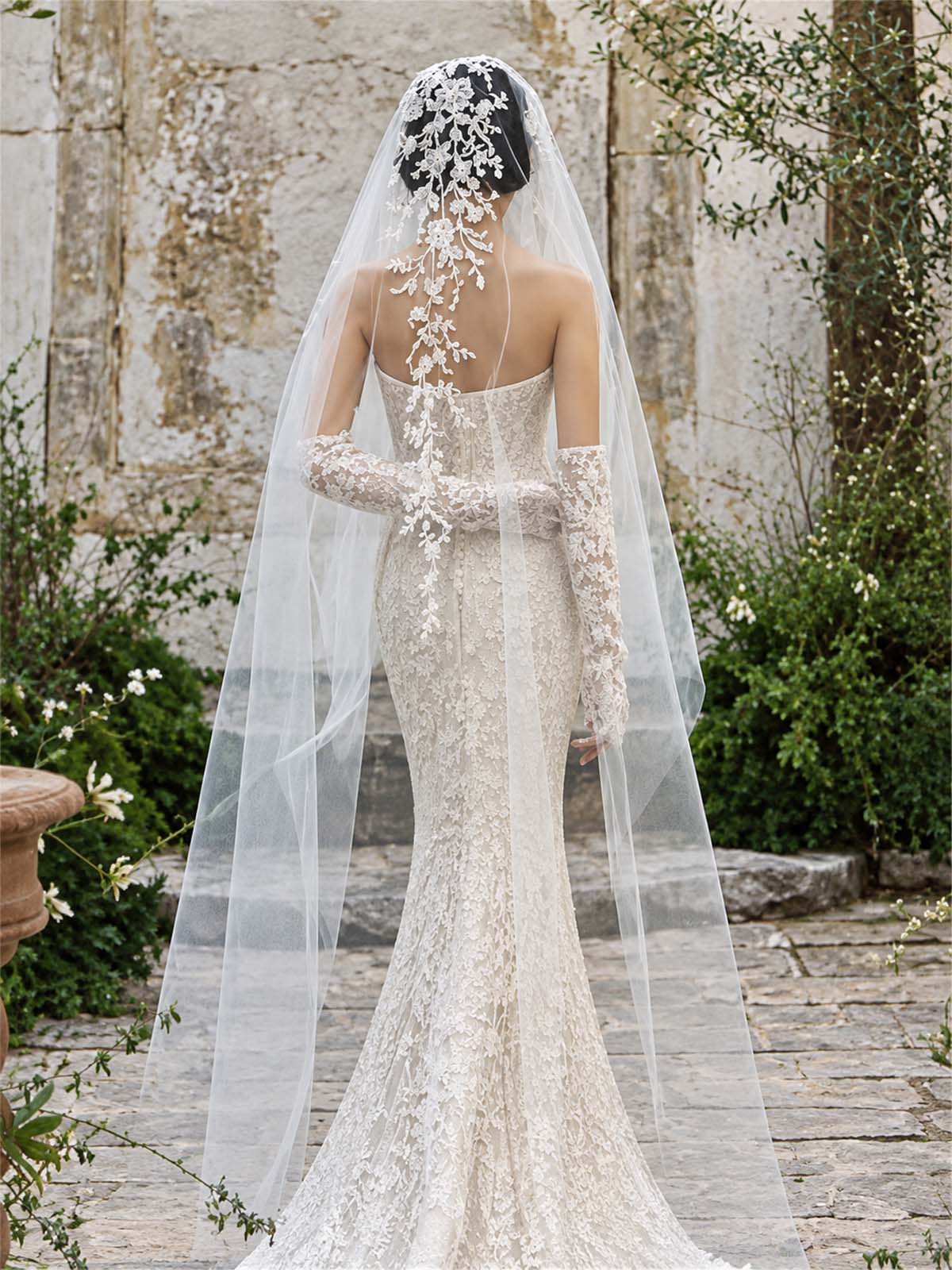 Cut Edge Lace/Floral One-Tier Tulle Chapel Bridal Veils