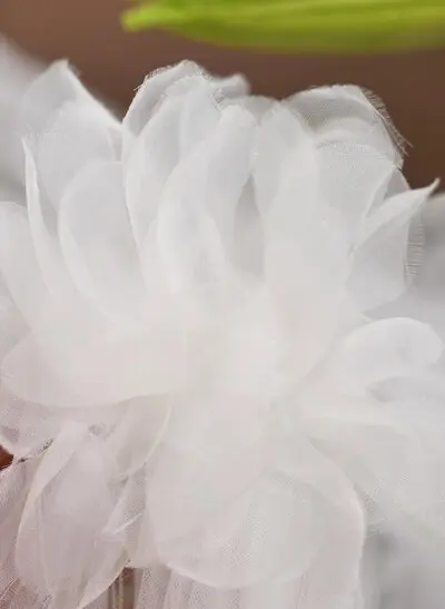 Floral Single-Tier Tulle Fingertip Bridal Veils