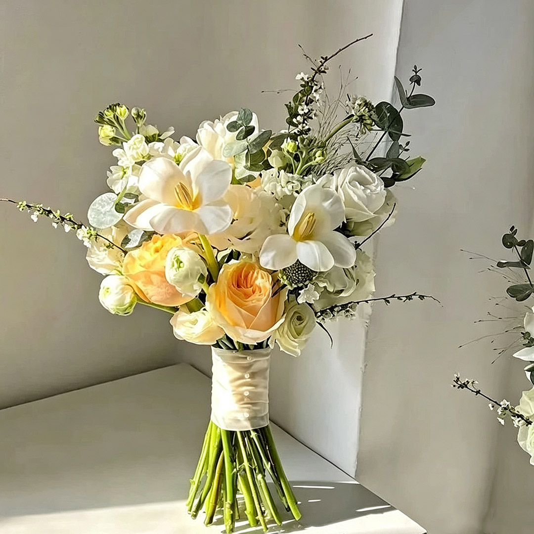 Artificial Wedding Flowers Free-Form Silk Flower Bridal Bouquets