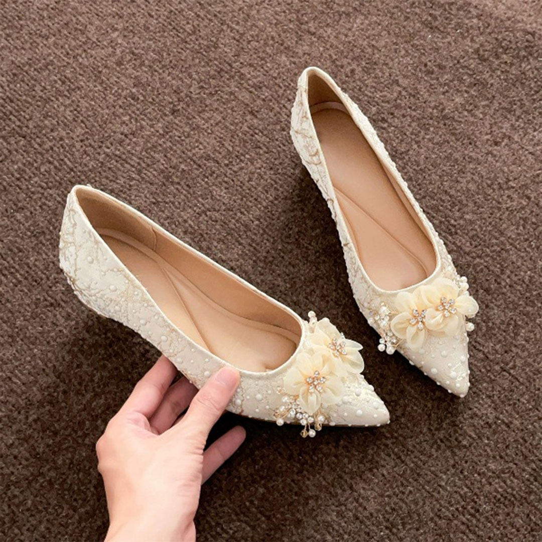Low Heel Satin Pointed Toe Wedding Shoes With Flowers/Beading