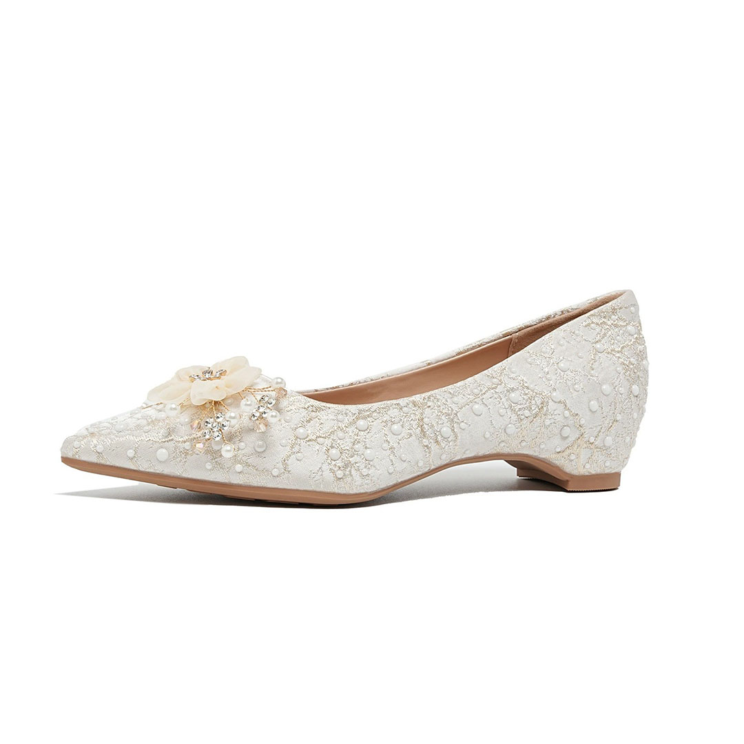 Low Heel Satin Pointed Toe Wedding Shoes With Flowers/Beading