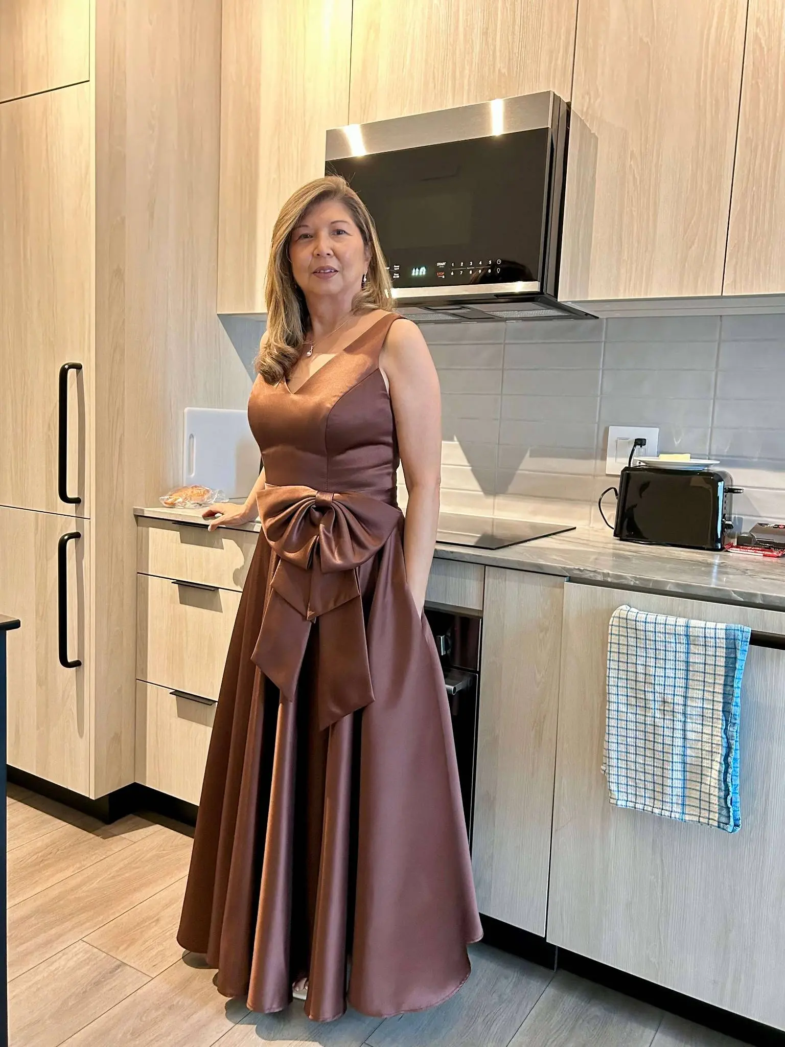 A-Line V-Neck Satin Mother of the Bride Dress with Bow(s) & Pockets review