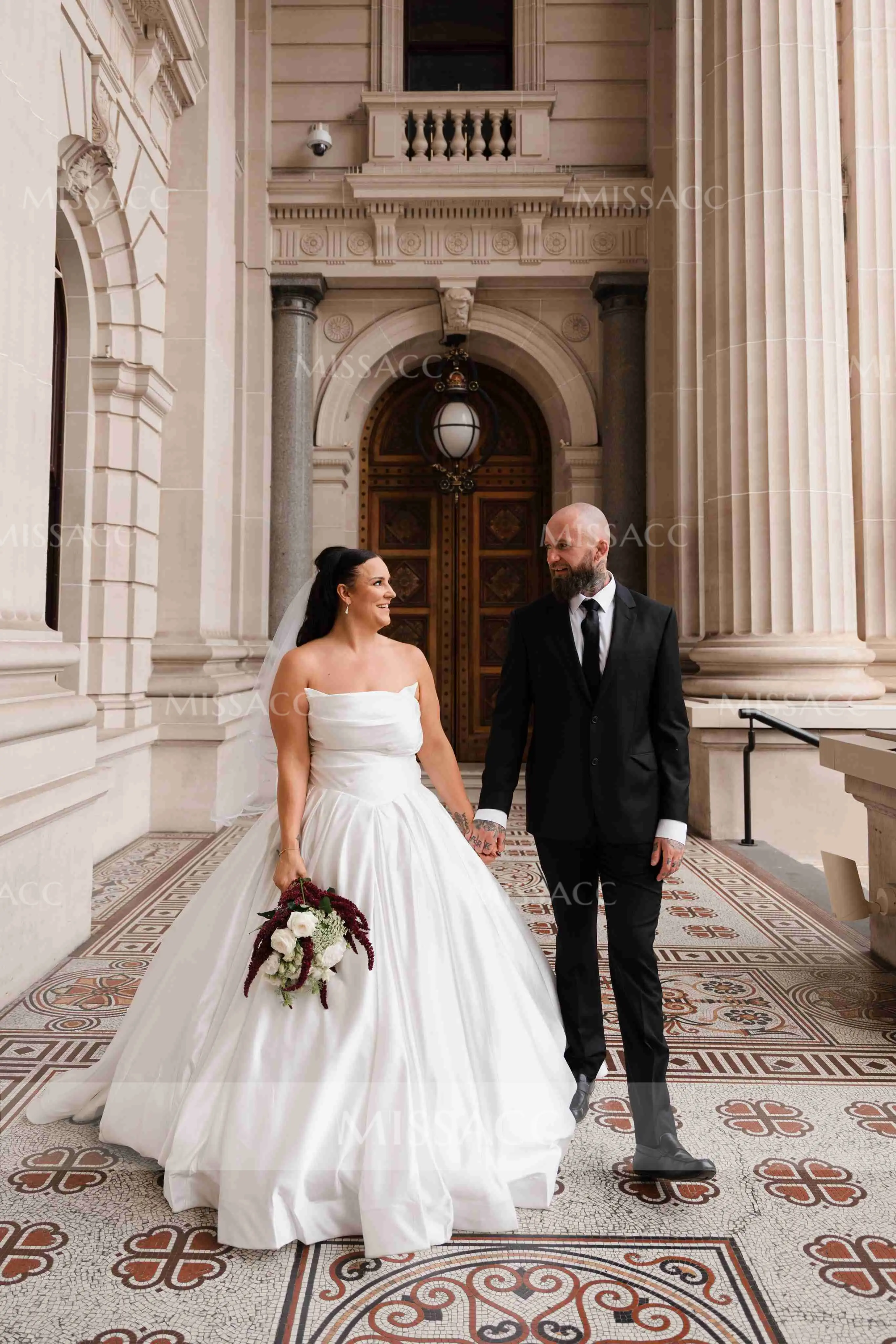 Sheath/Column Strapless Wedding Dresses review