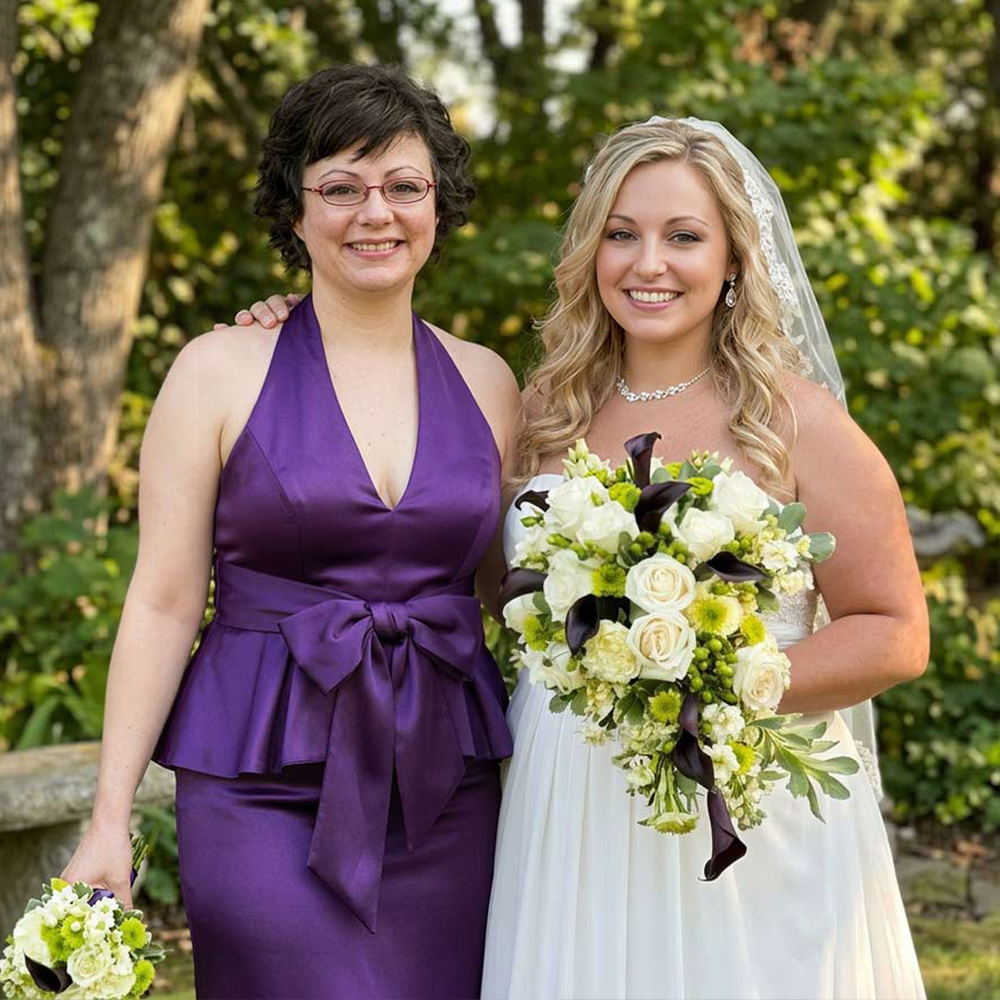 I chose this satin dress for my daughter's wedding. In the photos, the way the fabric catches the light is simply beautiful. I love it.
