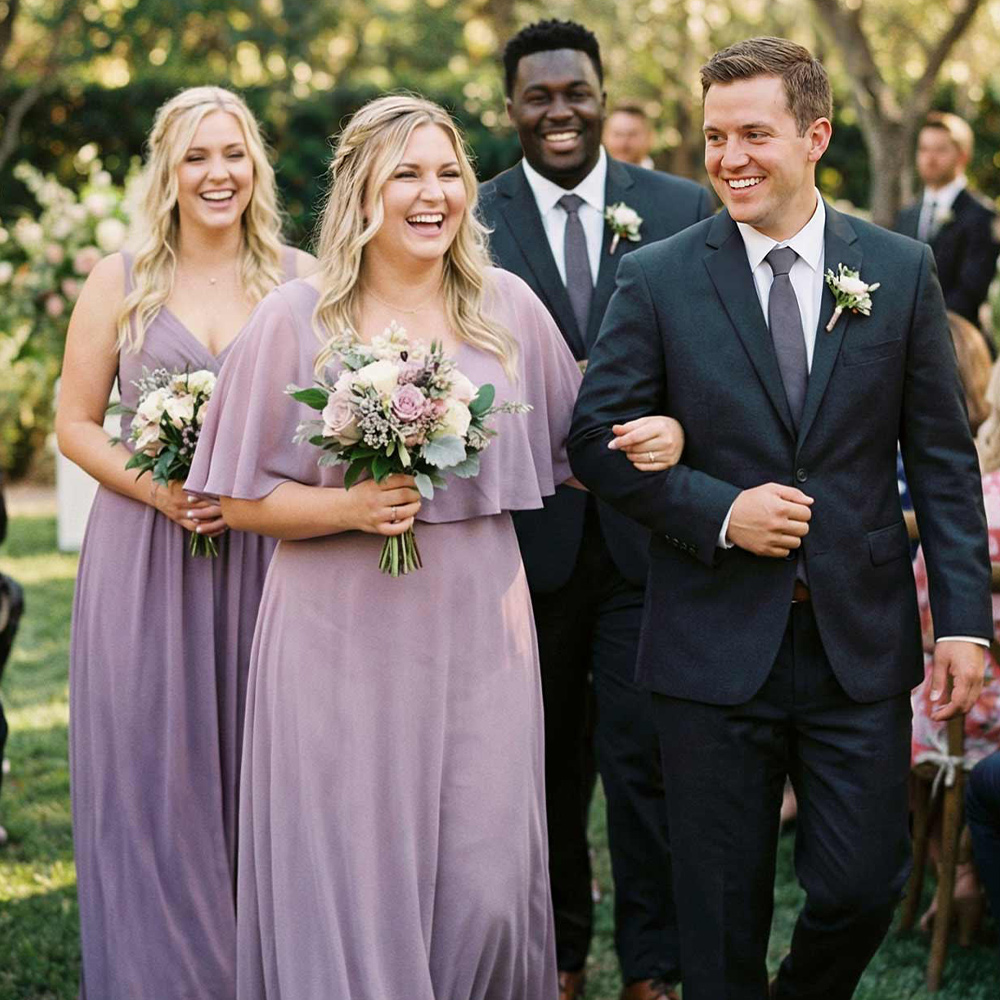 The color is exactly what I wanted! The fabric quality is good—although it's not the thickest chiffon I've ever touched, it doesn't look cheap at all. However, you must carefully check the size before ordering, as the garment itself has little elasticity. Just in case I bought a size up, this one fits perfectly.